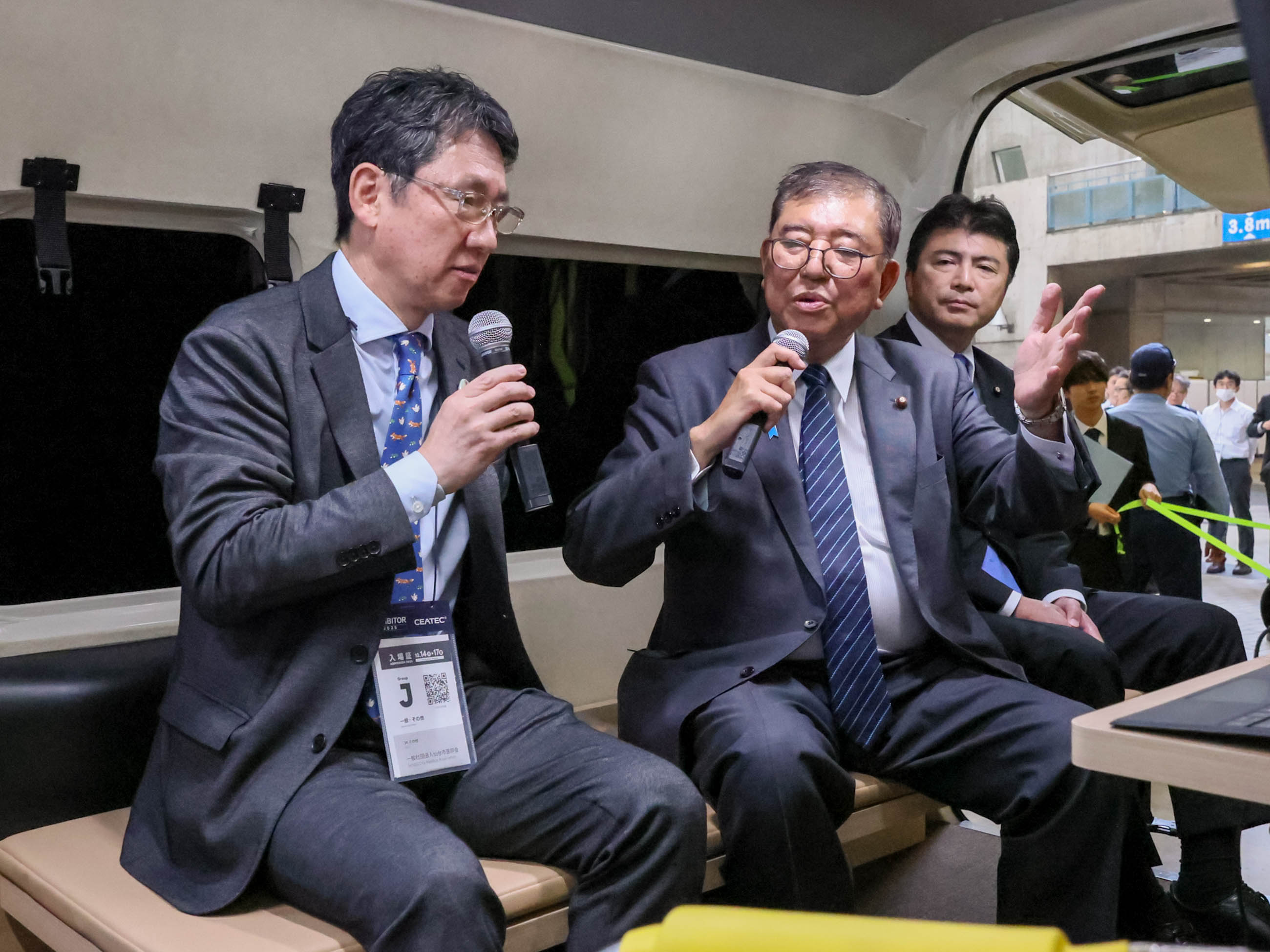 Prime Minister Ishiba observing exhibits (8)