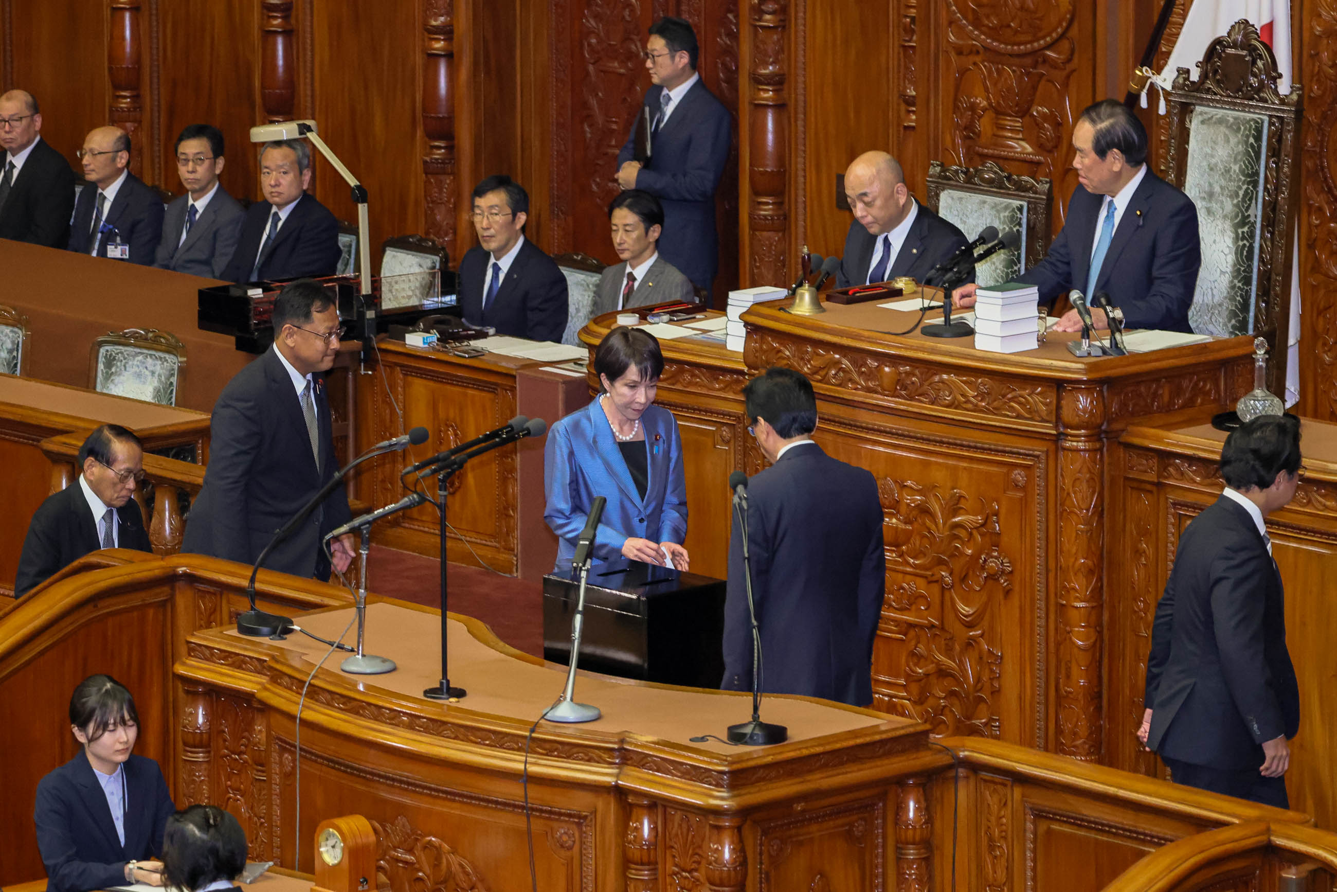 Ms. Takaichi voting to designate the Prime Minister (2)
