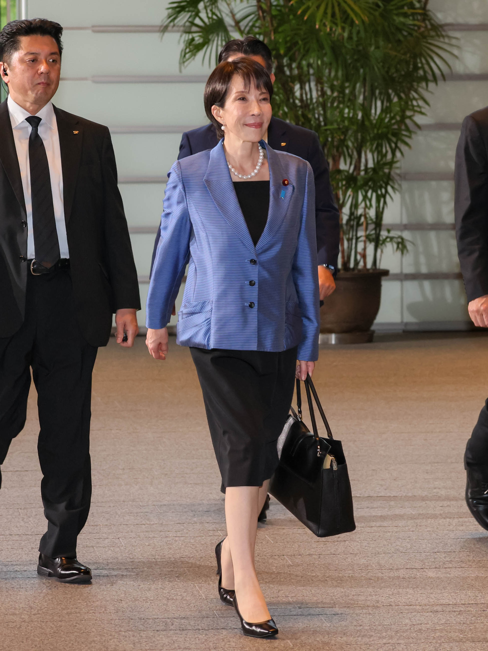 Prime Minister Takaichi arriving at the Prime Minister’s Office (3)