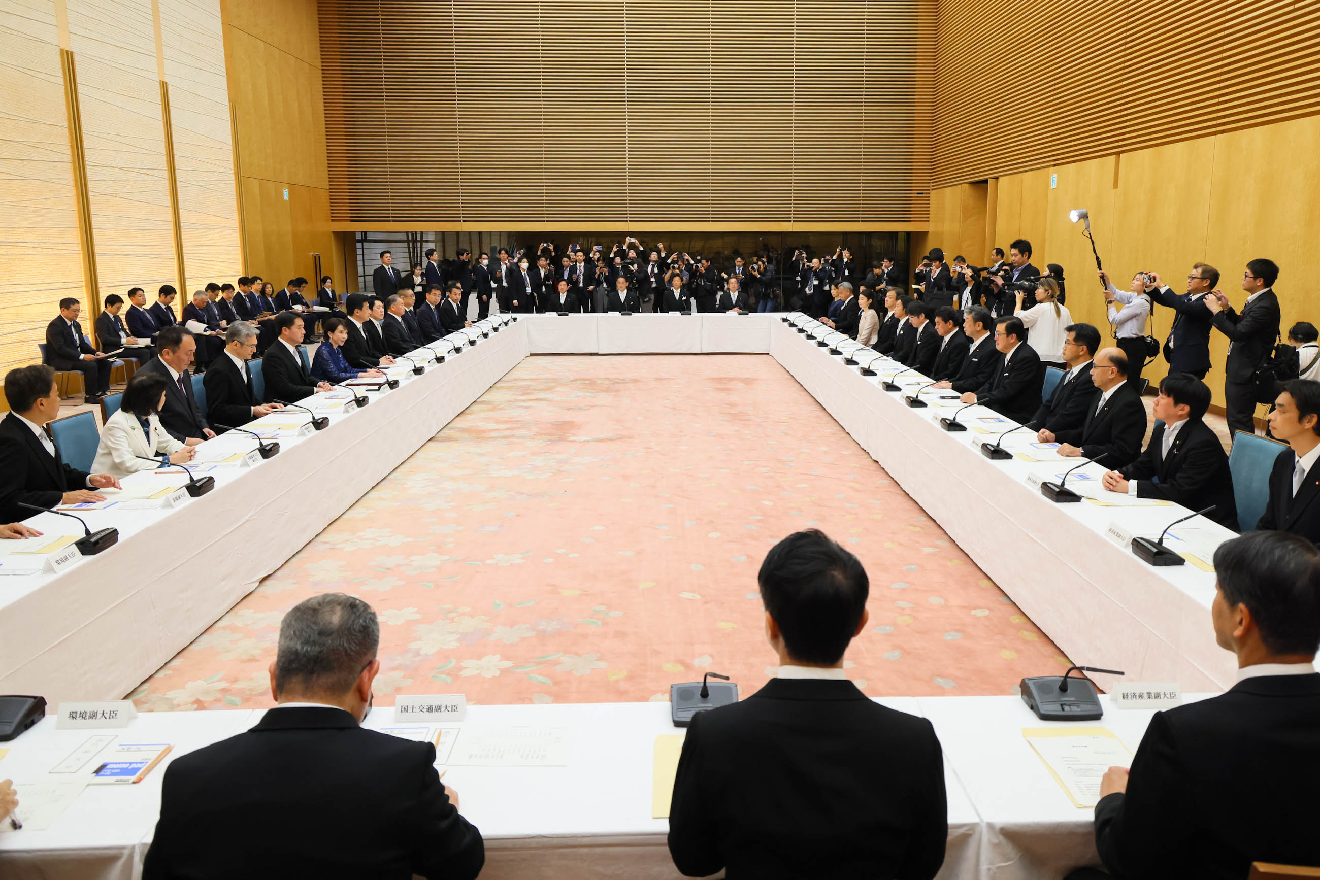 Prime Minister Takaichi attending the first Meeting of State Ministers (2)