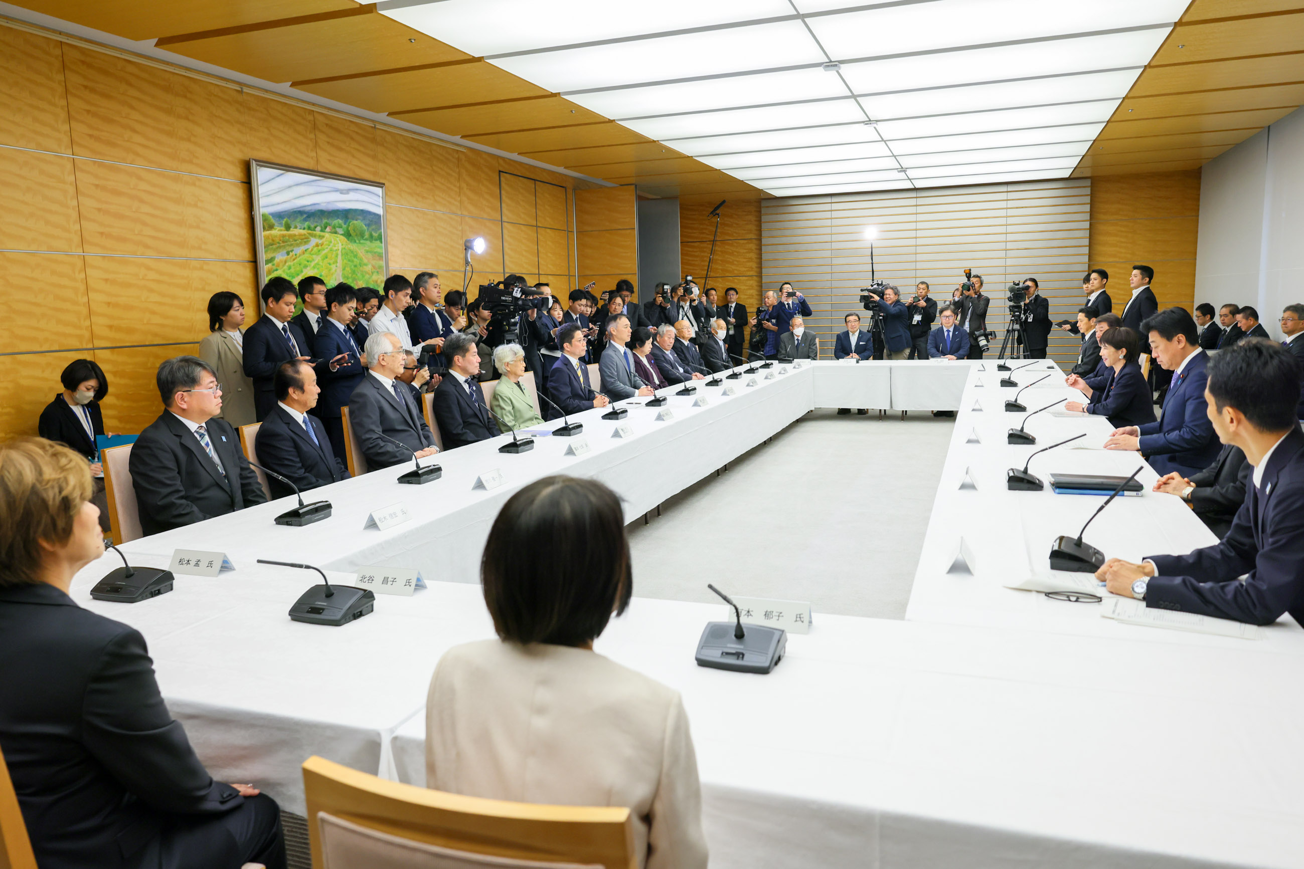 Prime Minister Takaichi holding a meeting with families of abductees and others (3)