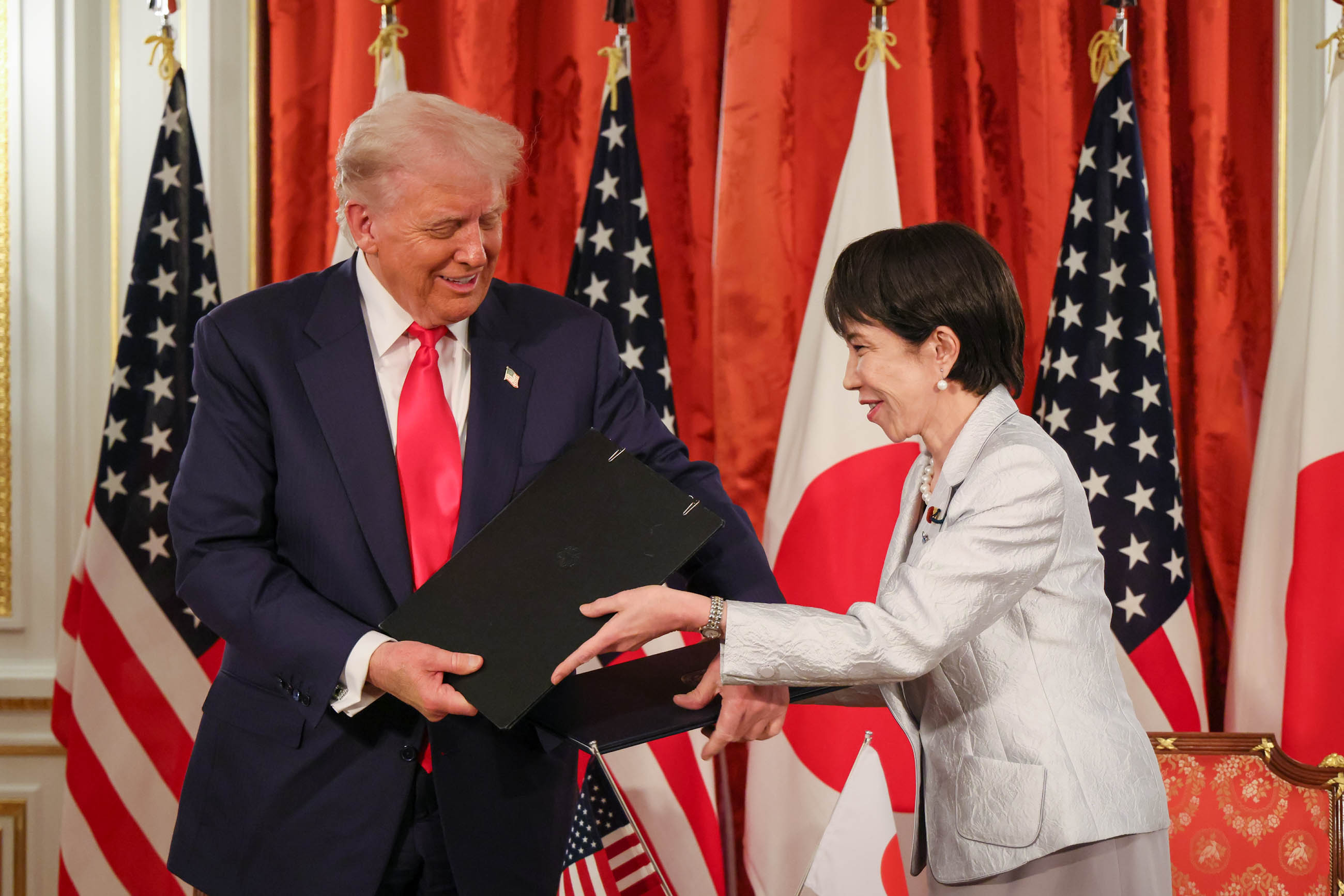 Signing Ceremony (3)