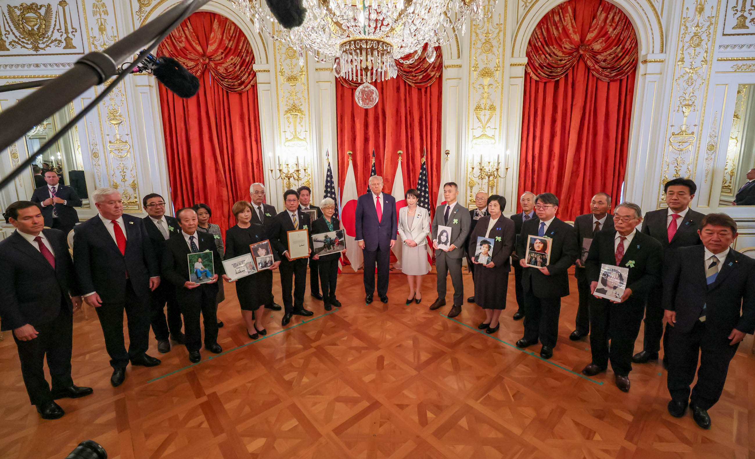 The two leaders meeting with families of the abductees and others (4)