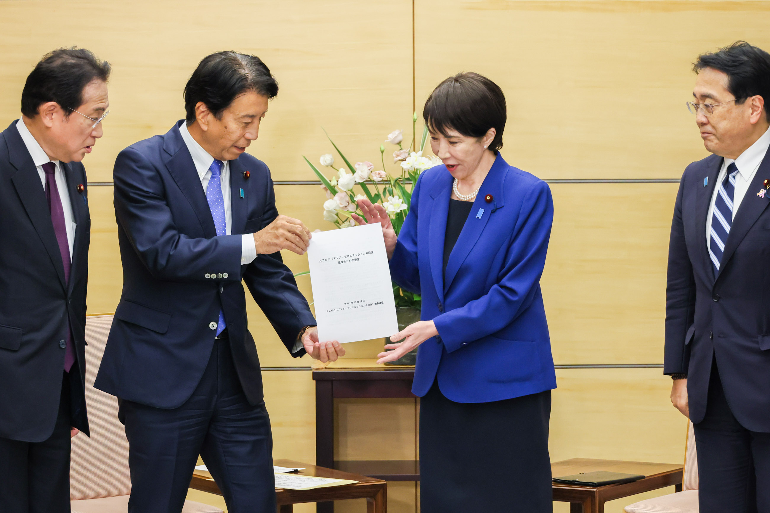 Prime Minister Takaichi receiving a courtesy call (3)