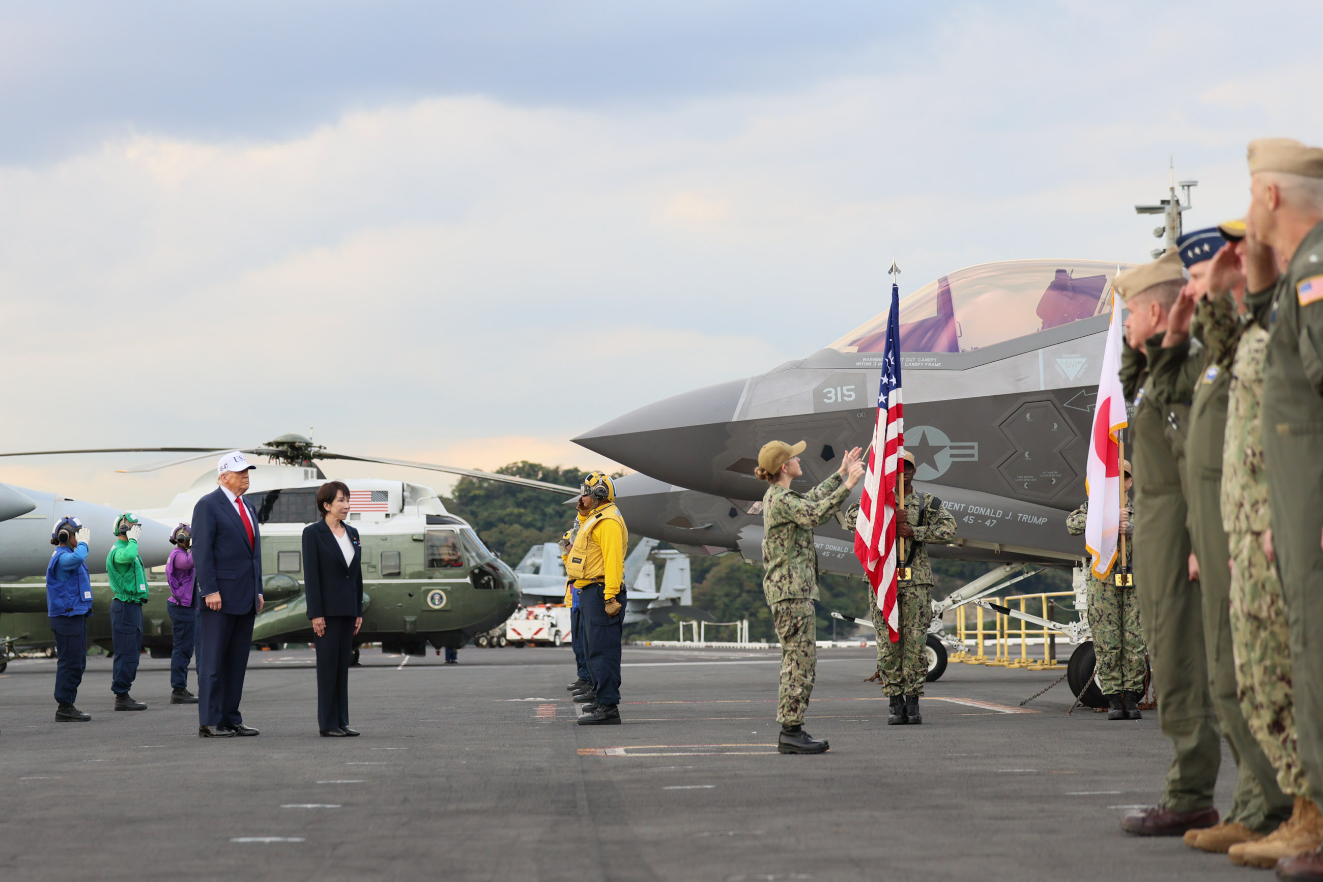 The two leaders visiting the U.S. Naval Base Yokosuka (2)