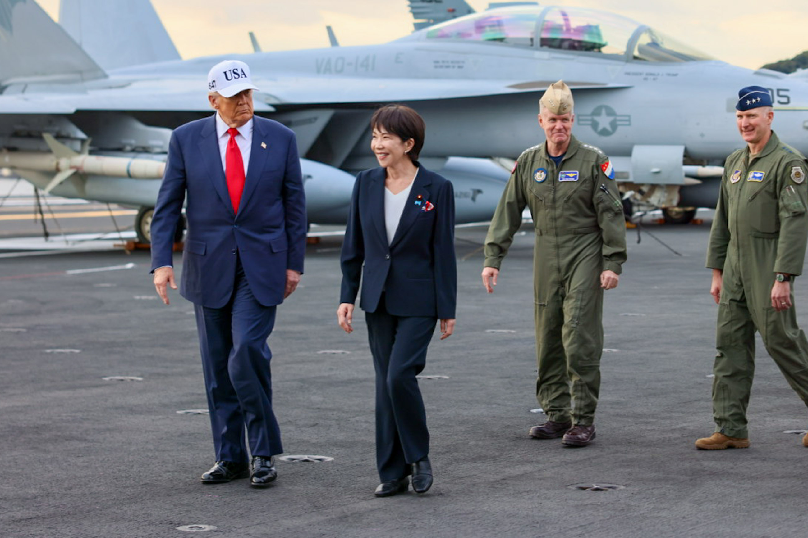 The two leaders visiting the U.S. Naval Base Yokosuka (3)