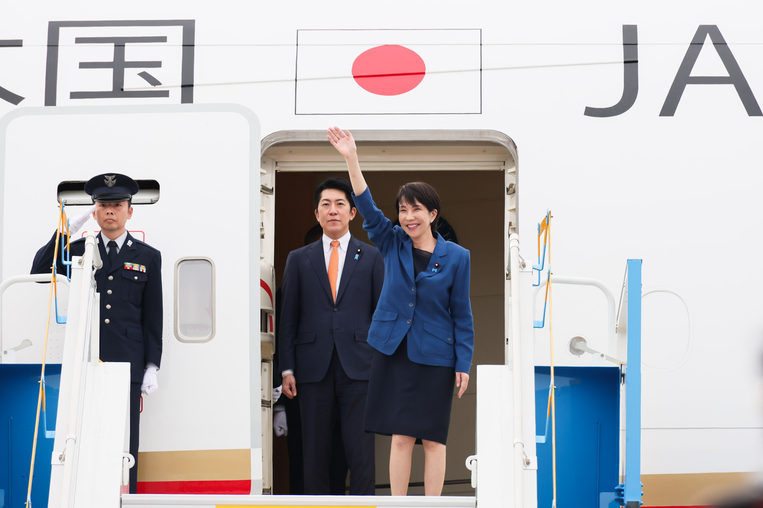 Prime Minister Takaichi arriving in the Republic of Korea (2)