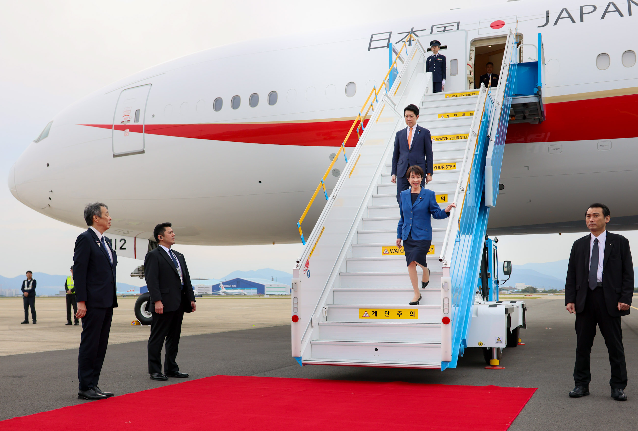 Prime Minister Takaichi arriving in the Republic of Korea (6)