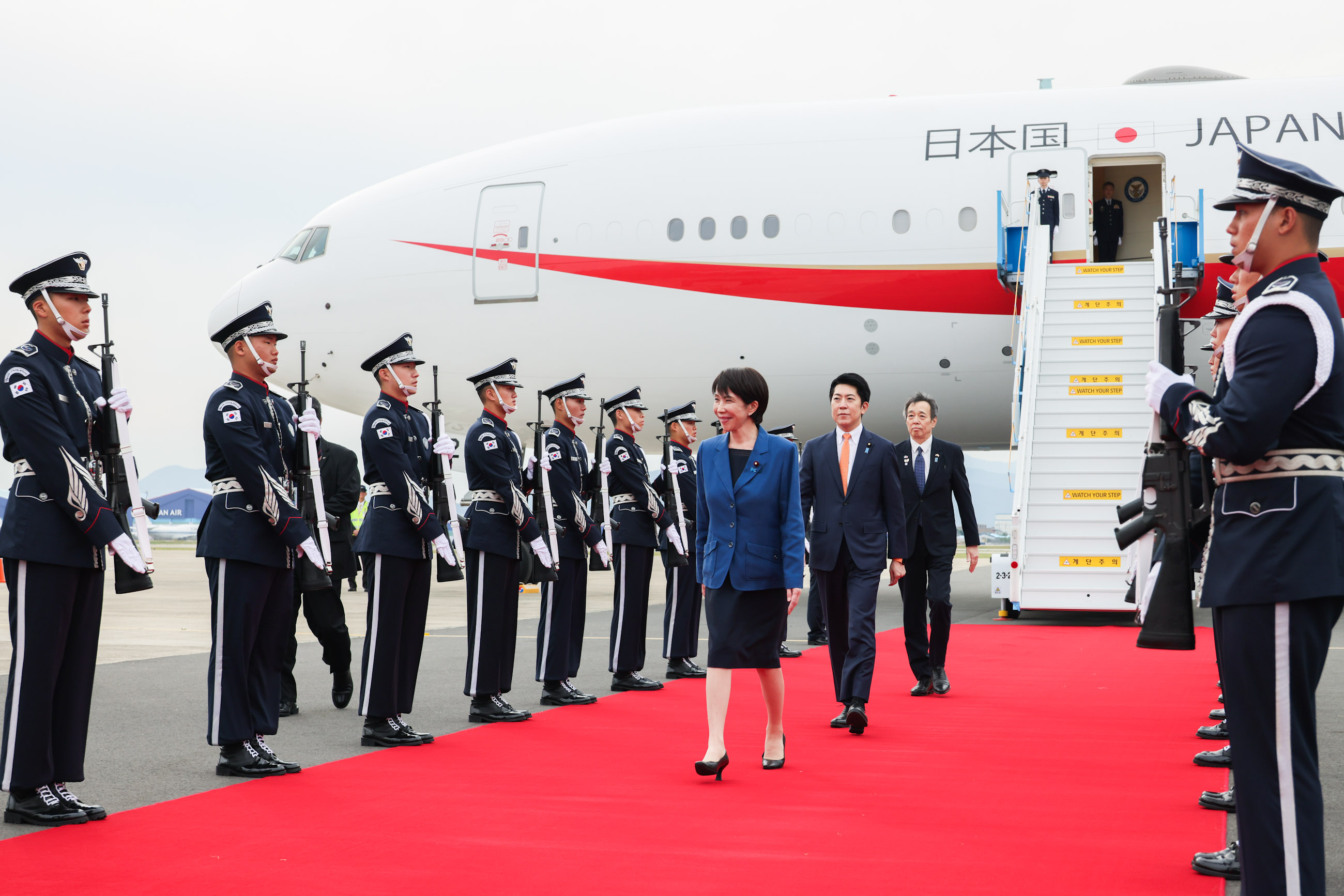 Prime Minister Takaichi arriving in the Republic of Korea (7)