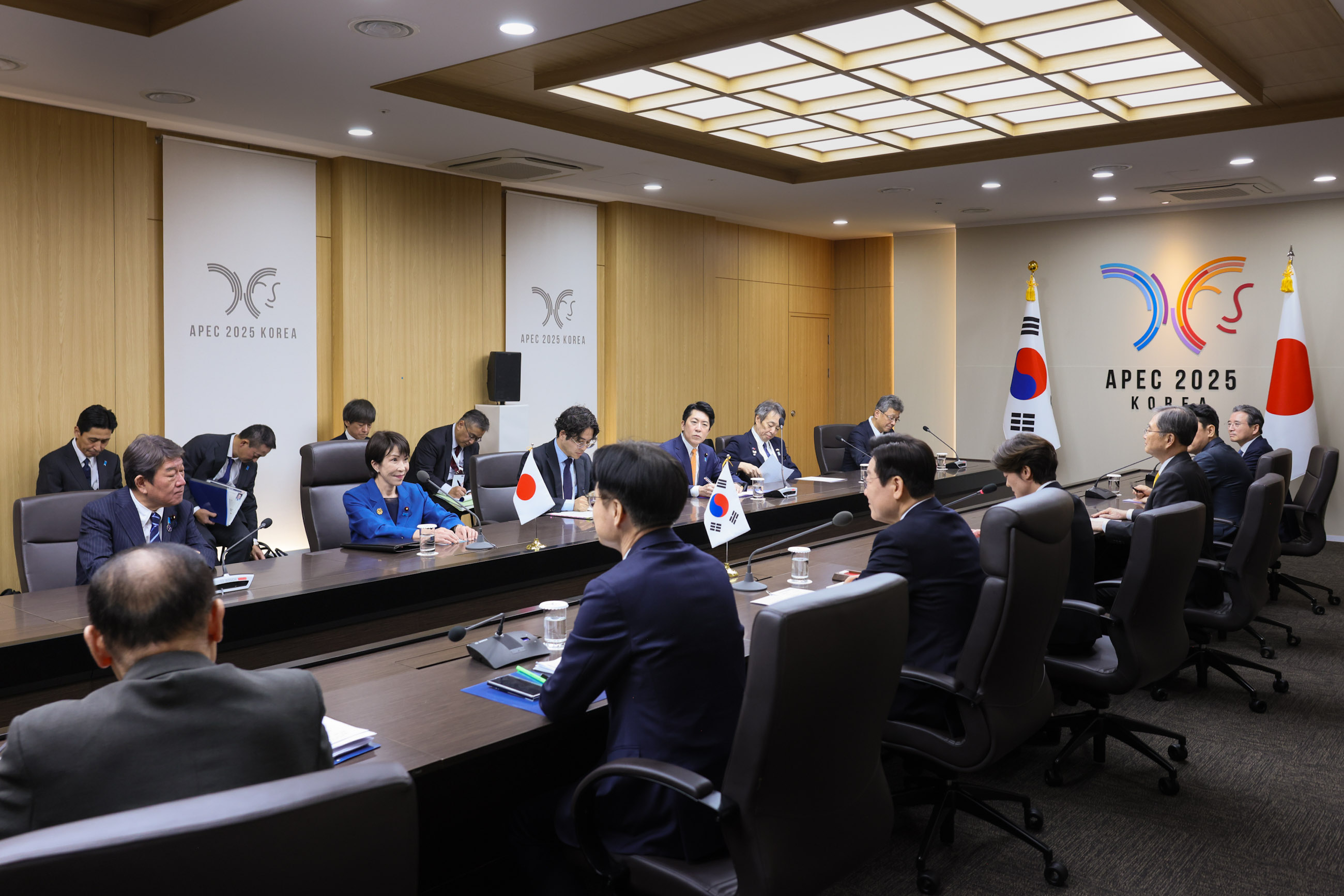 Japan-ROK Summit Meeting (6)