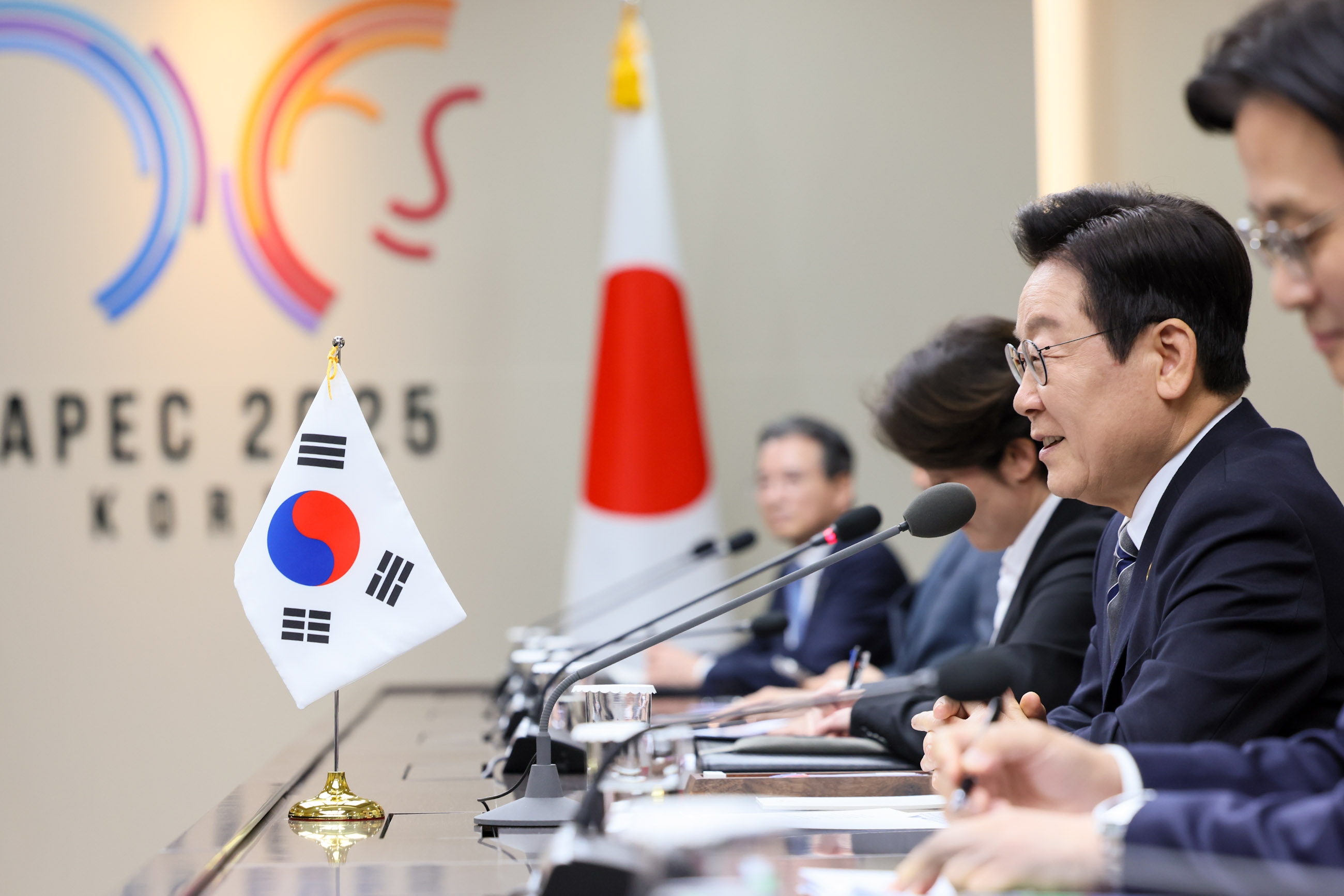 Japan-ROK Summit Meeting (7)