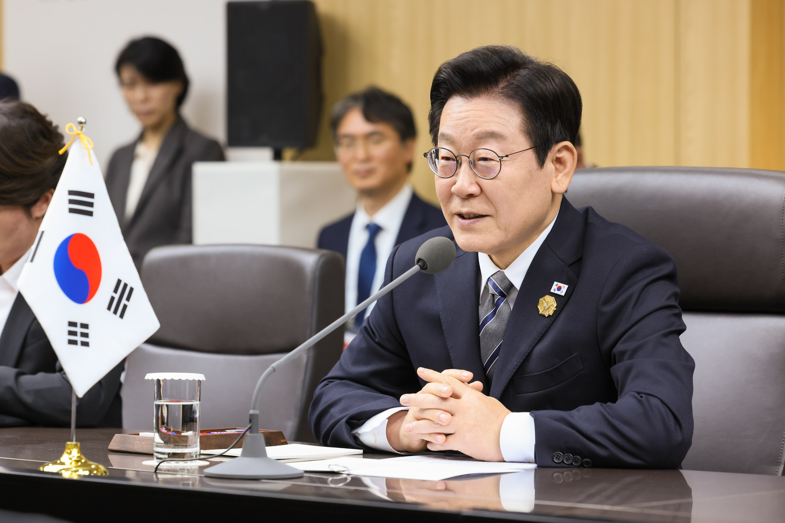 Japan-ROK Summit Meeting (8)