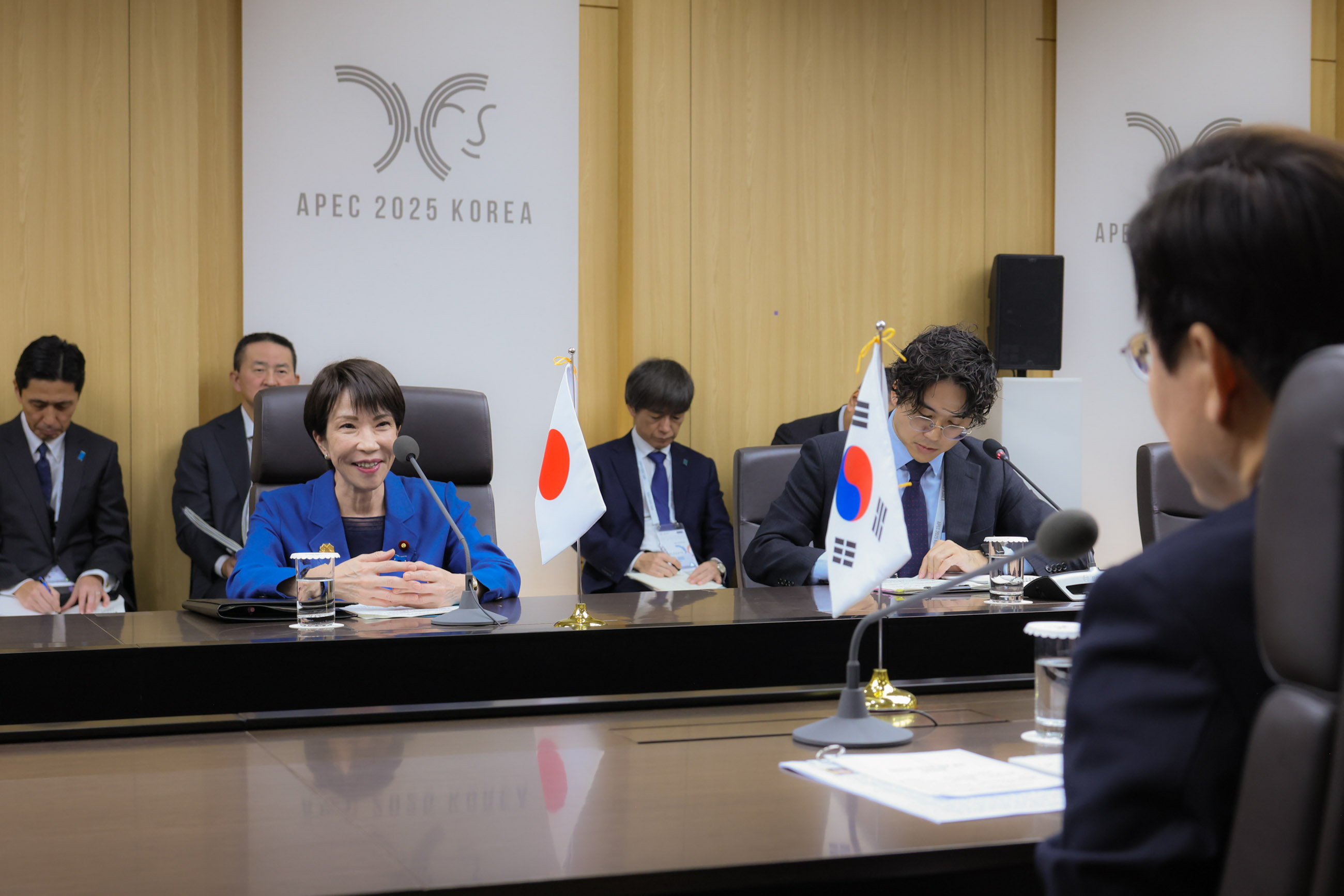 Japan-ROK Summit Meeting (13)