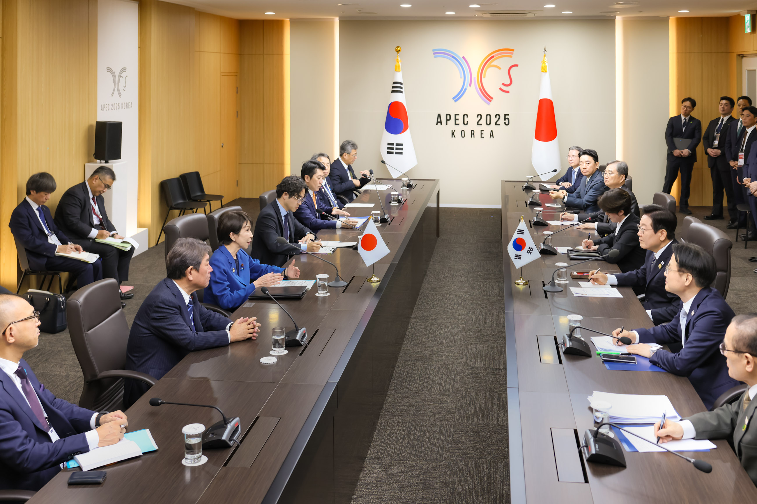 Japan-ROK Summit Meeting (14)