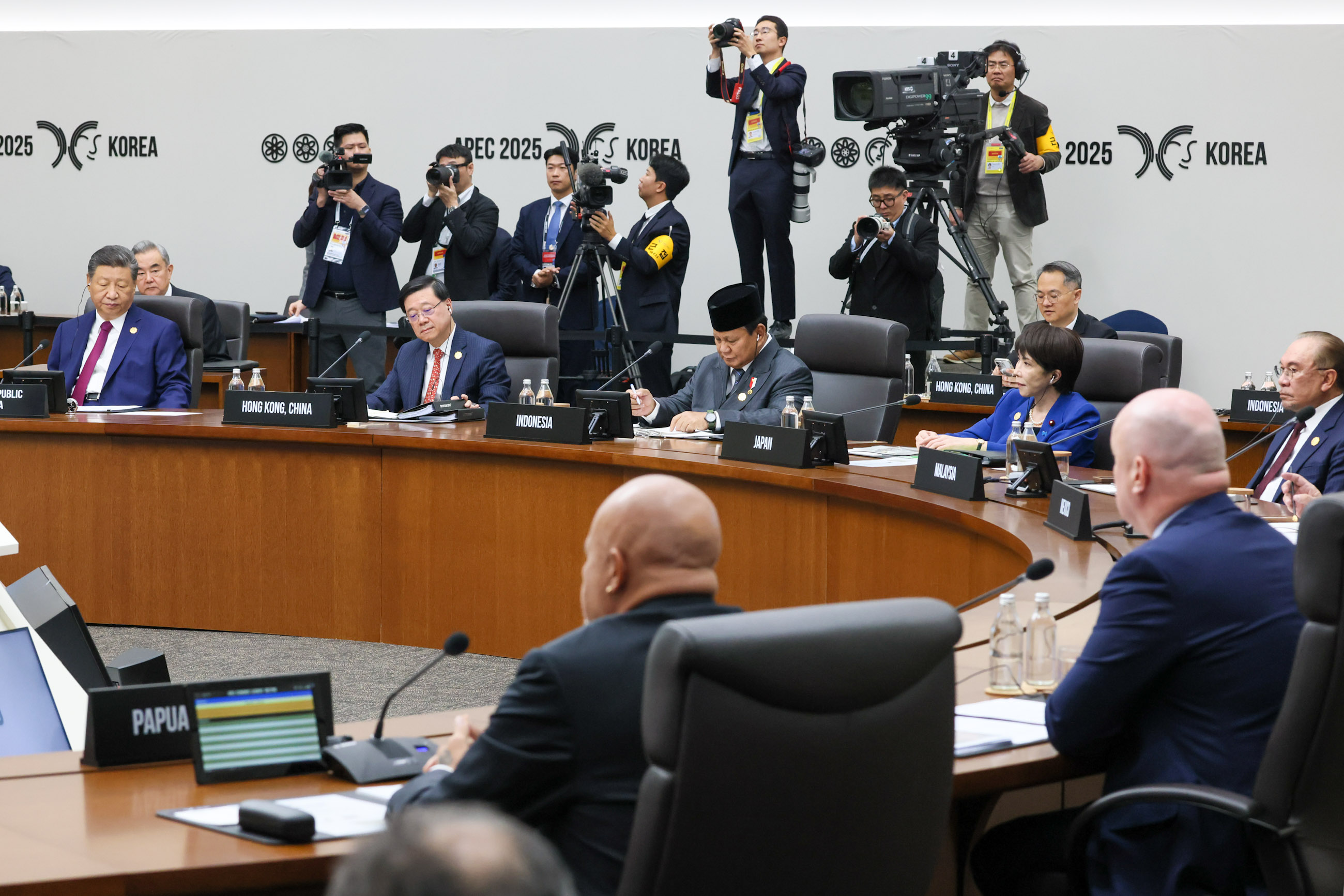 APEC Economic Leaders’ Meeting and Other Events (2)