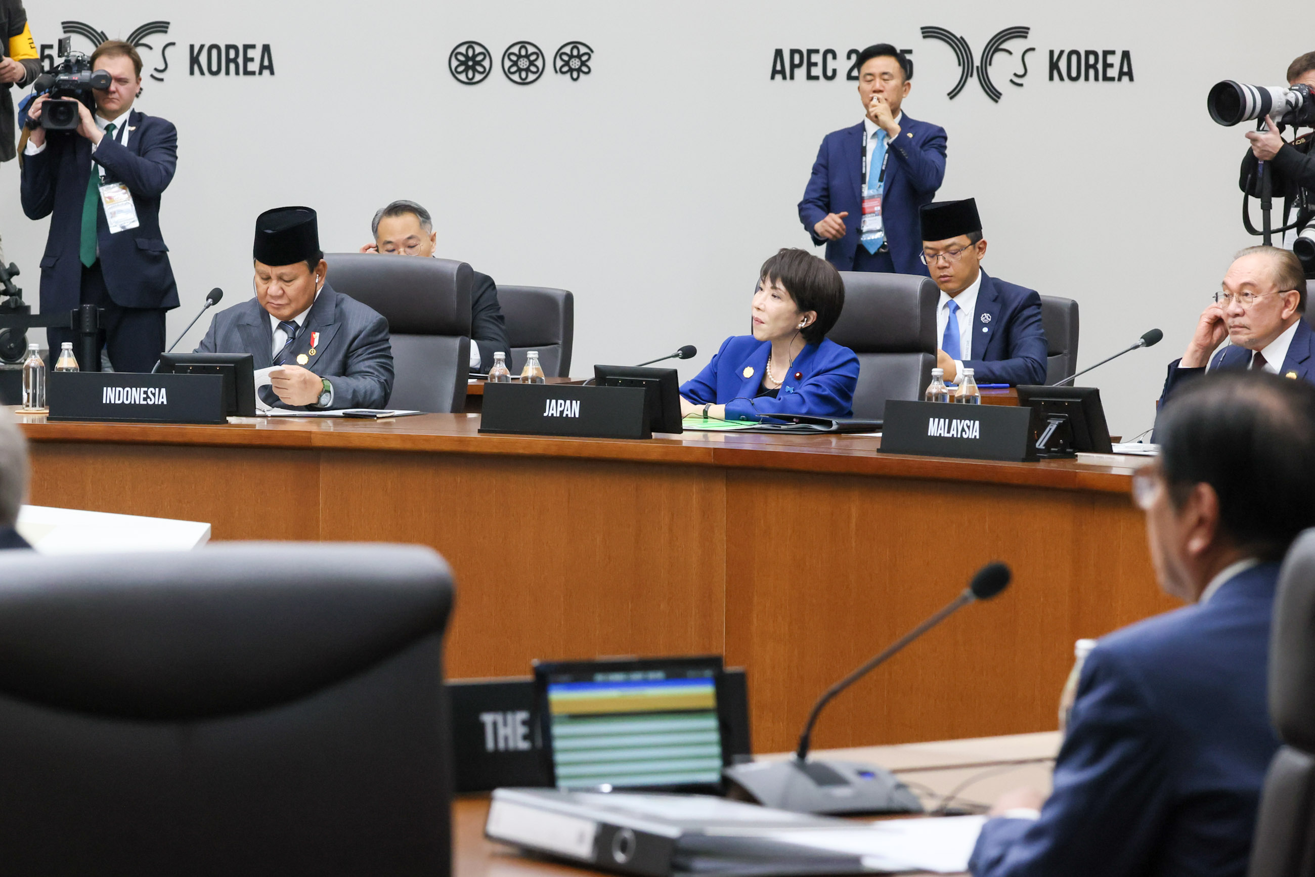 Prime Minister Takaichi attending the first session of the APEC Economic Leaders’ Meeting (10)