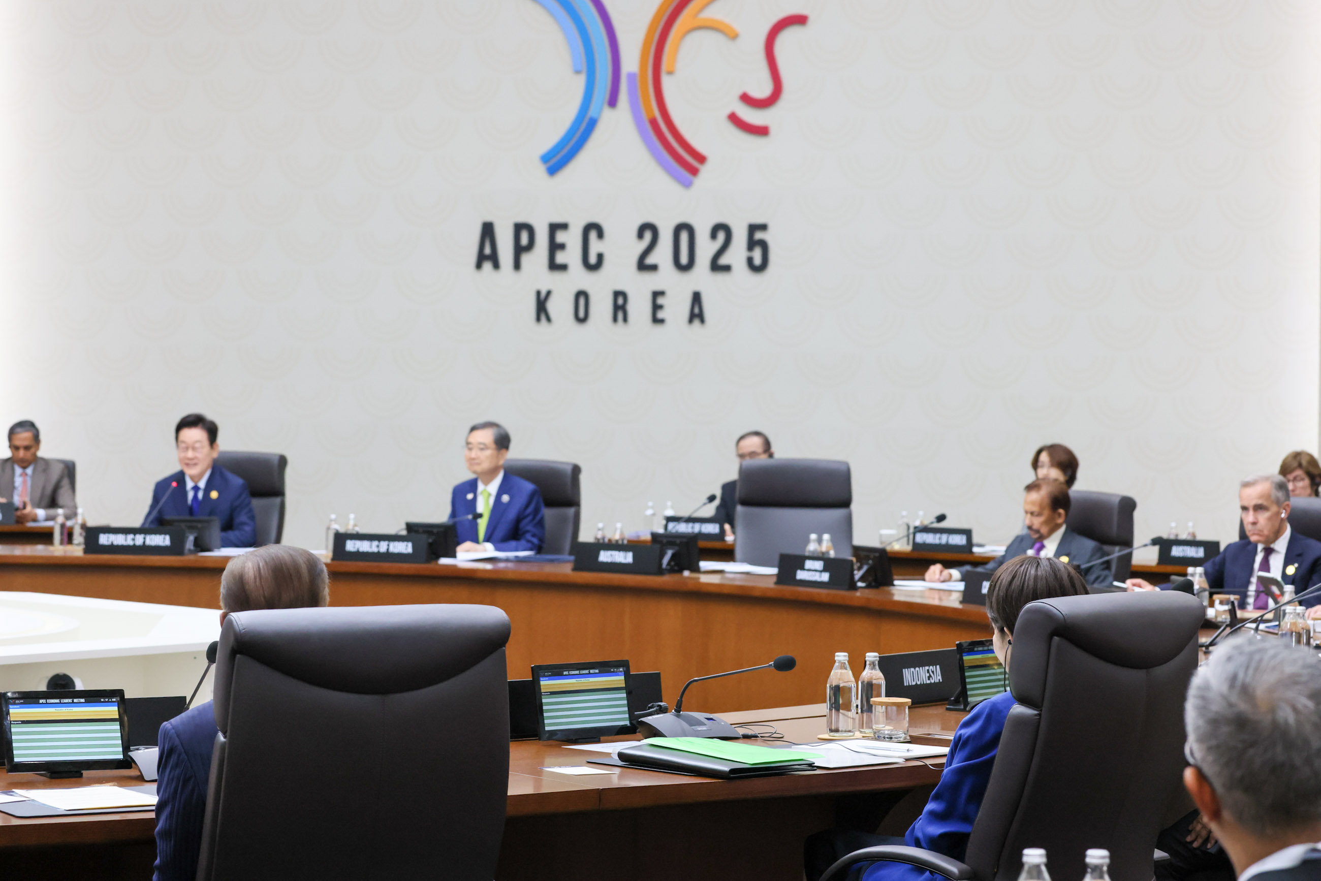 Prime Minister Takaichi attending the first session of the APEC Economic Leaders’ Meeting (12)