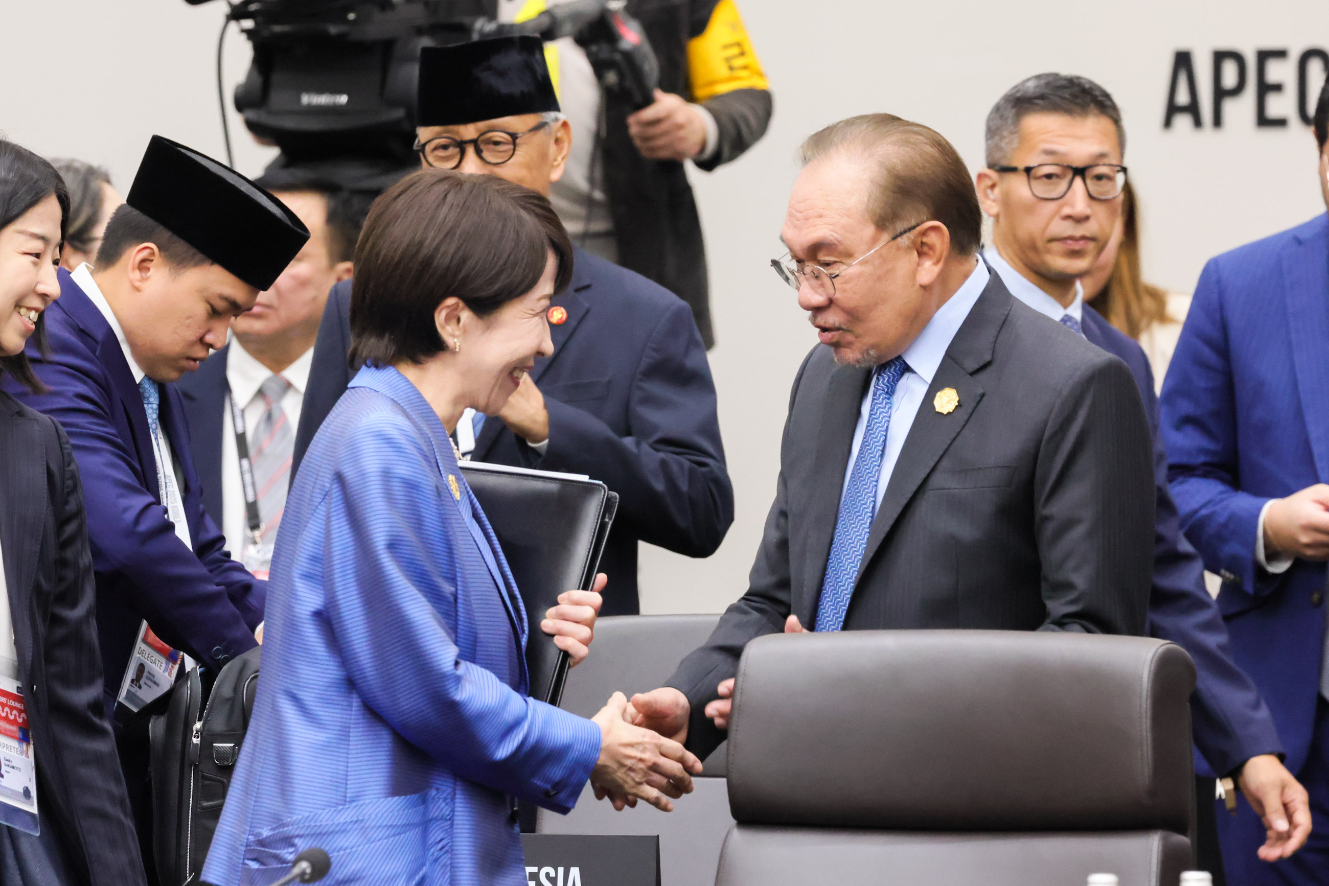 APEC Economic Leaders' Meeting and Other Events (3) (The Prime Minister in  Action) | Prime Minister's Office of Japan