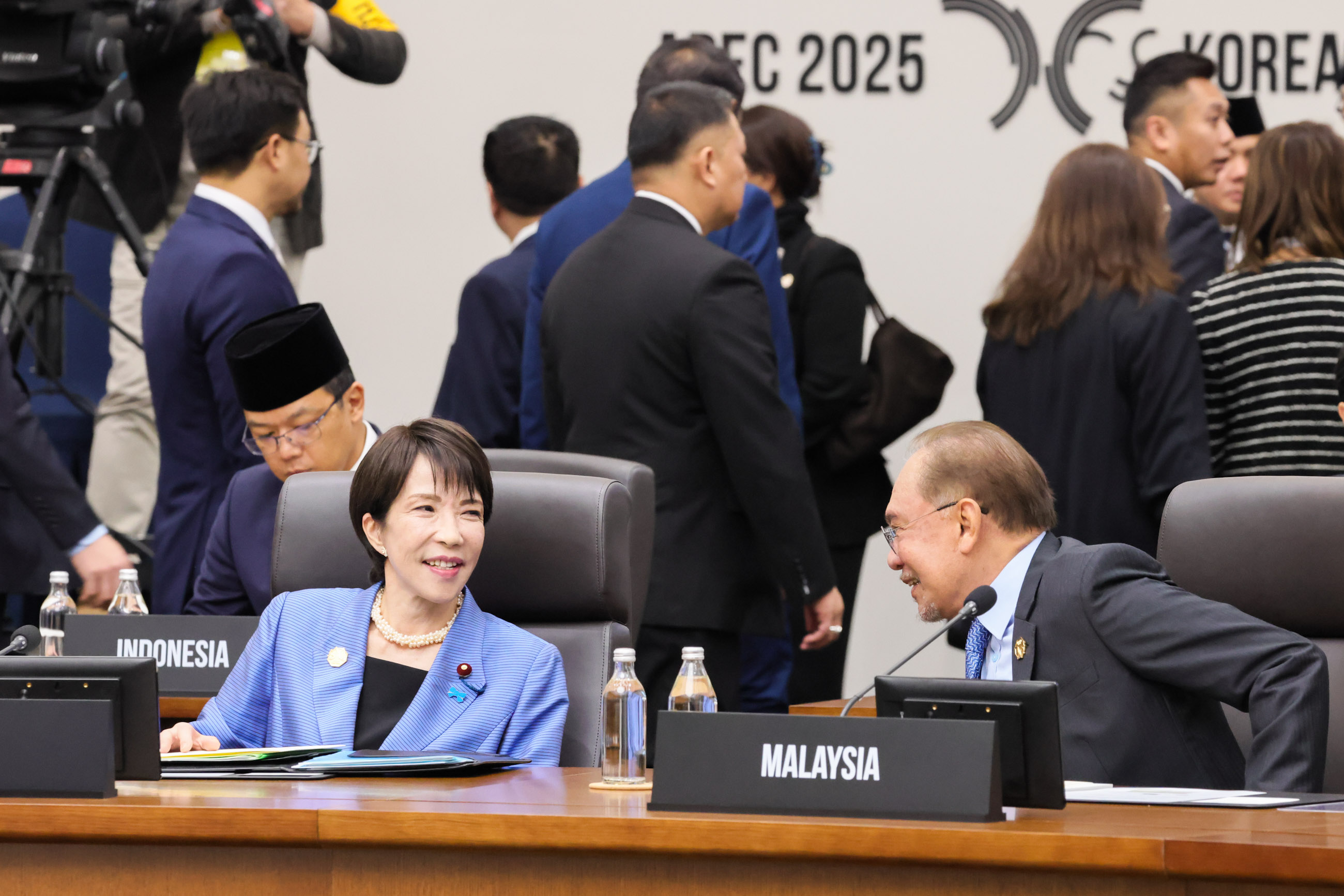 Prime Minister Takaichi attending the second session of the APEC Economic Leaders’ Meeting (7)