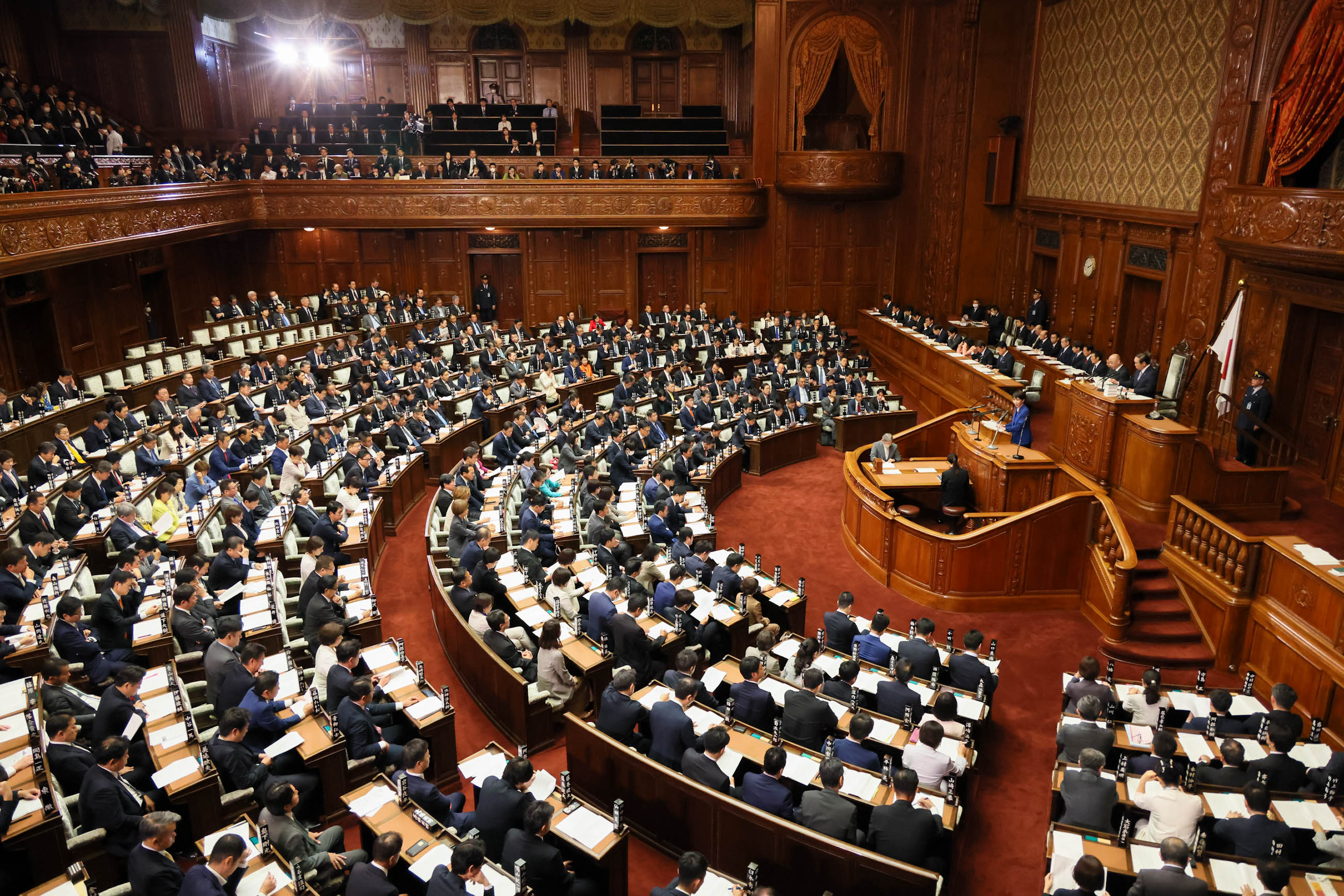 Prime Minister Takaichi delivering a policy speech during the plenary session of the House of Representatives (5)