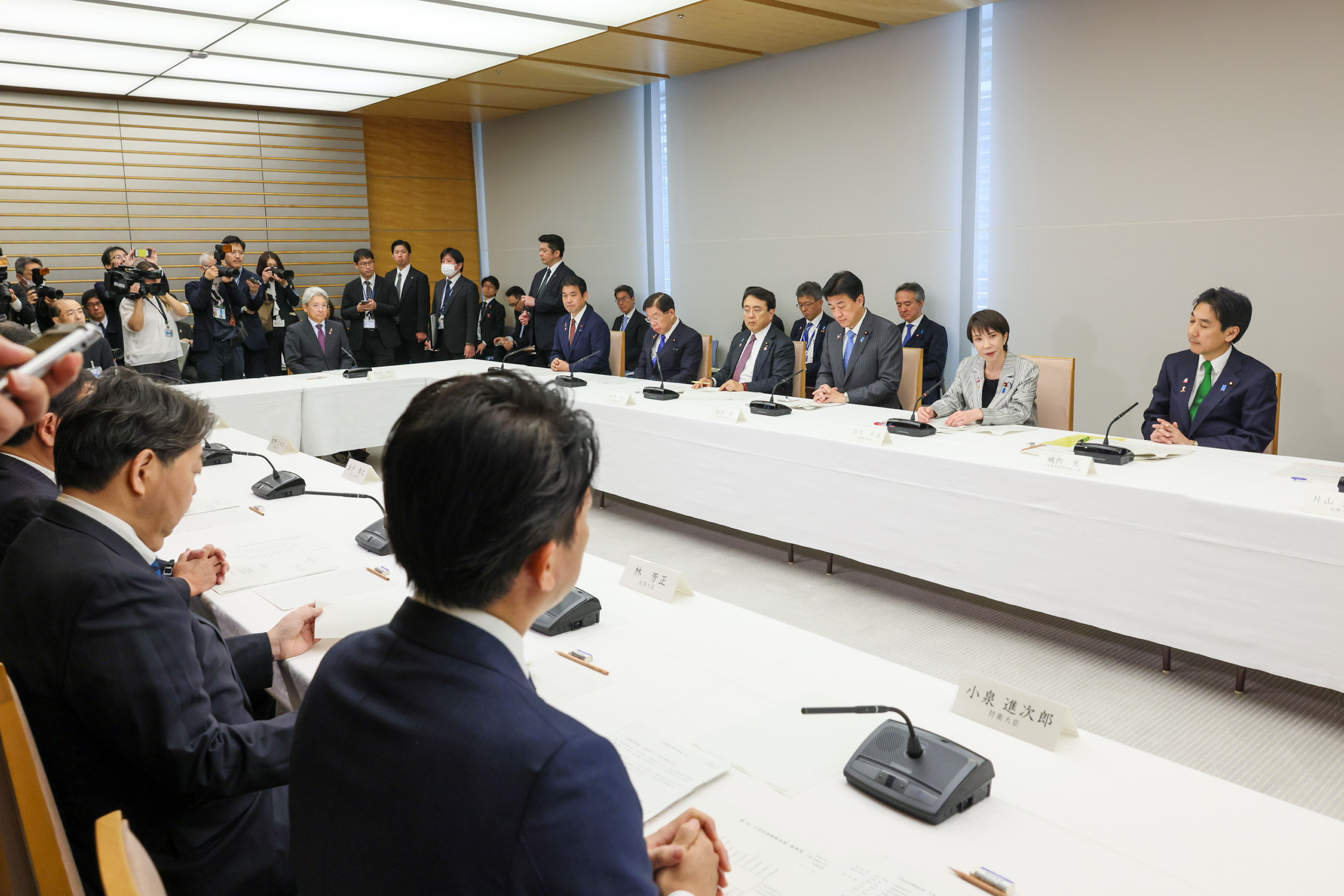 Prime Minister Takaichi wrapping up the meeting (3)