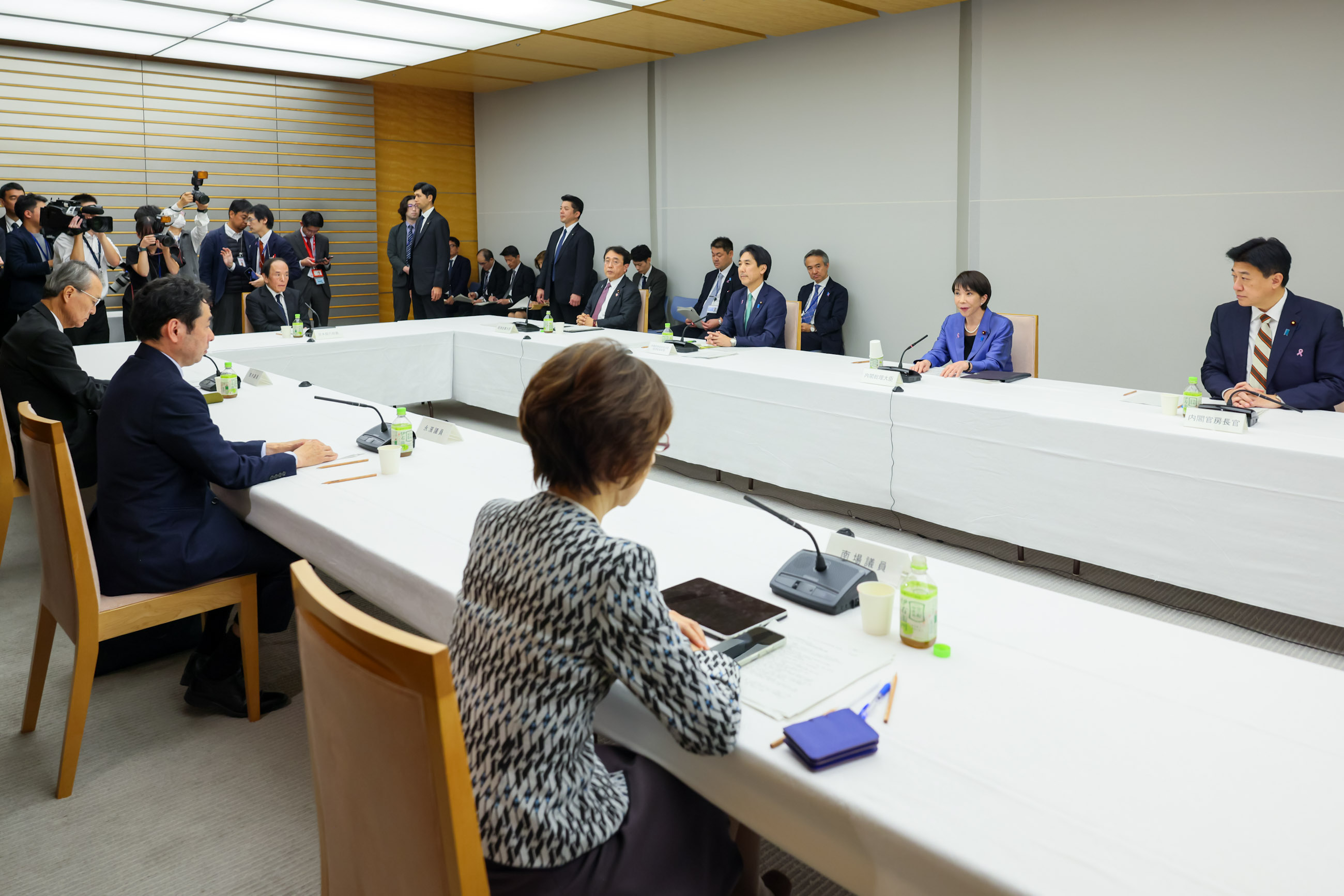 Prime Minister Takaichi wrapping up the meeting (4)
