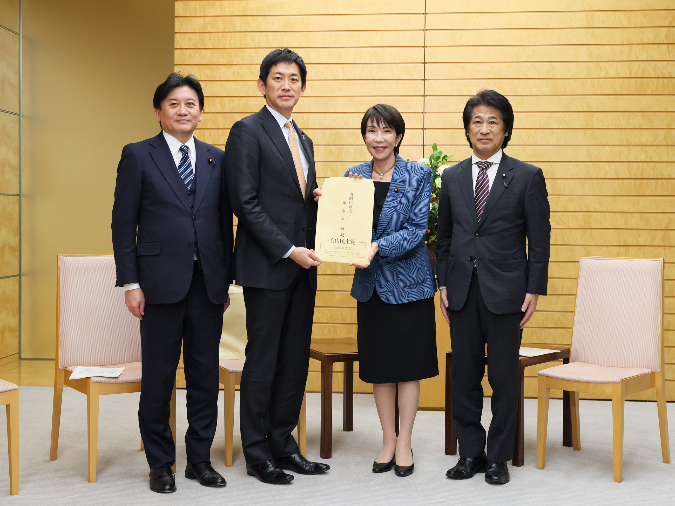 Prime Minister Takaichi receiving a proposal (2)