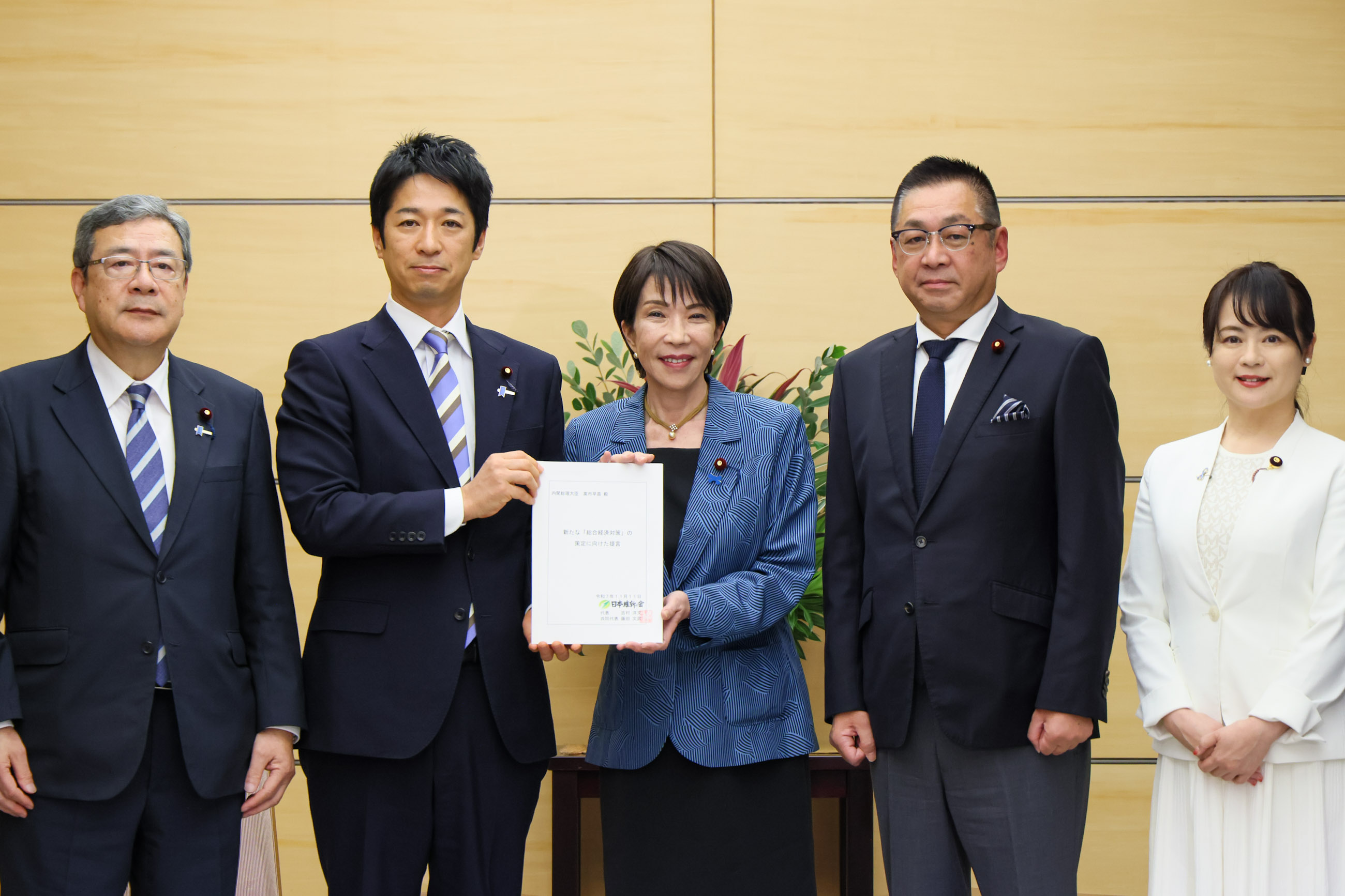 Prime Minister Takaichi receiving a proposal (2)
