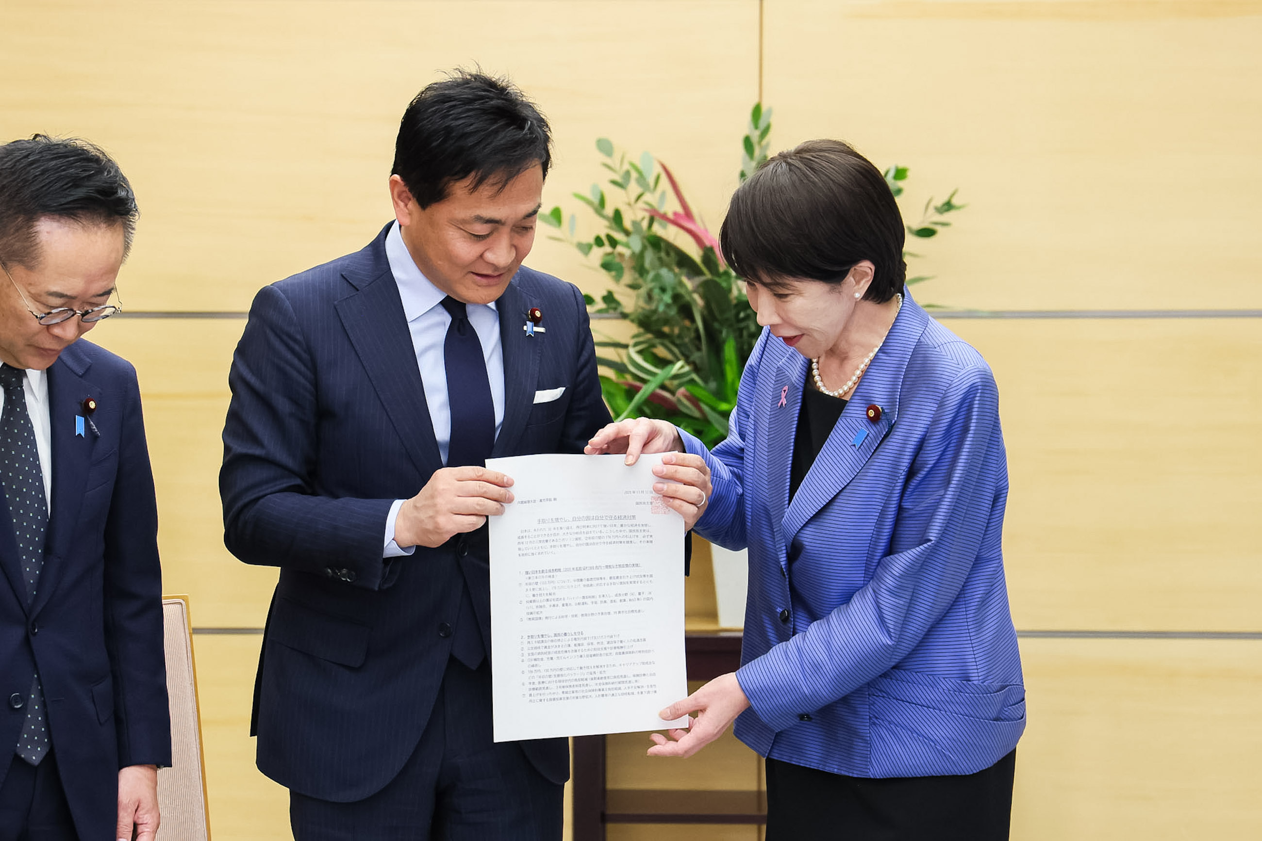 Prime Minister Takaichi receiving a proposal (3)