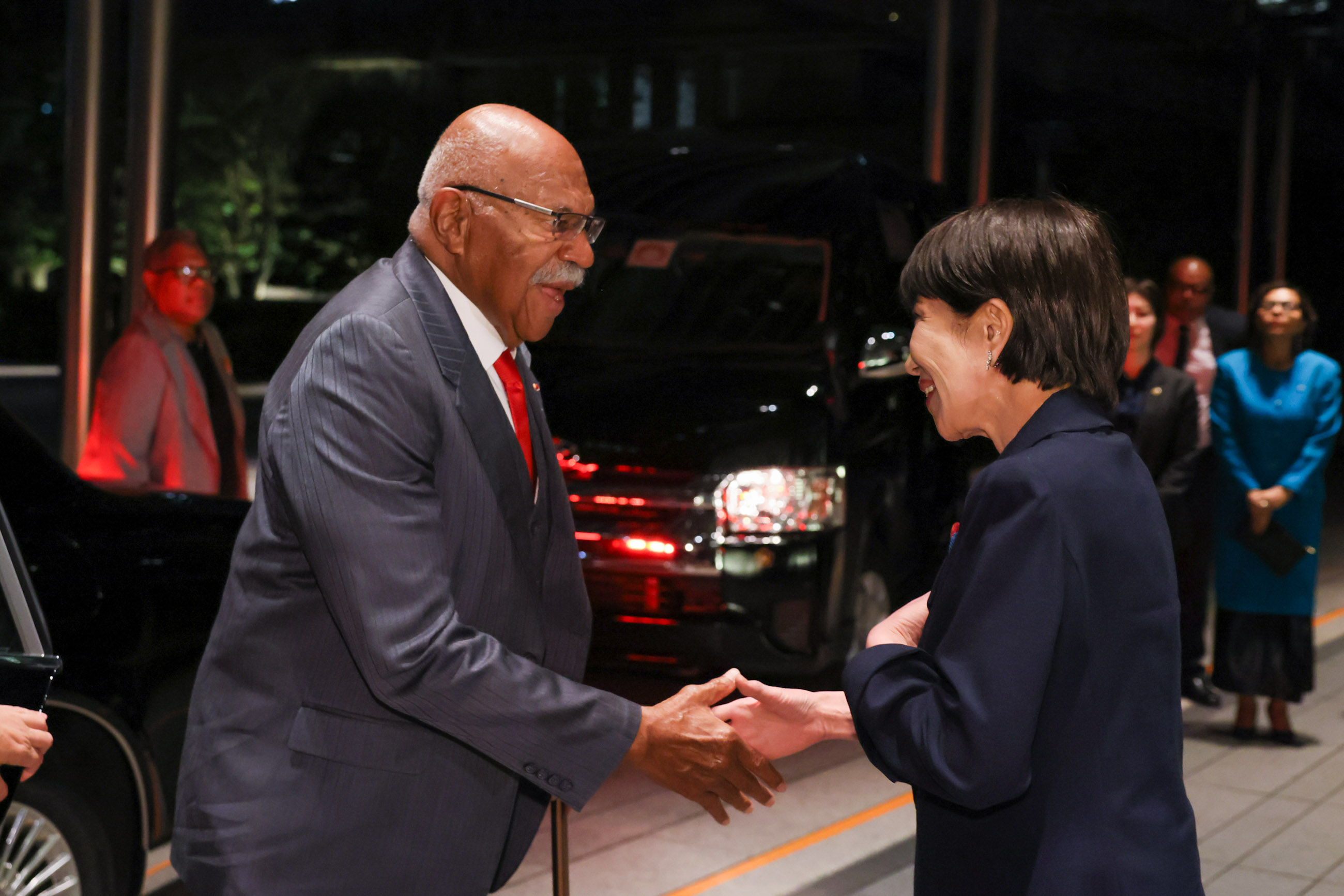 Prime Minister Takaichi welcoming Prime Minister Rabuka
