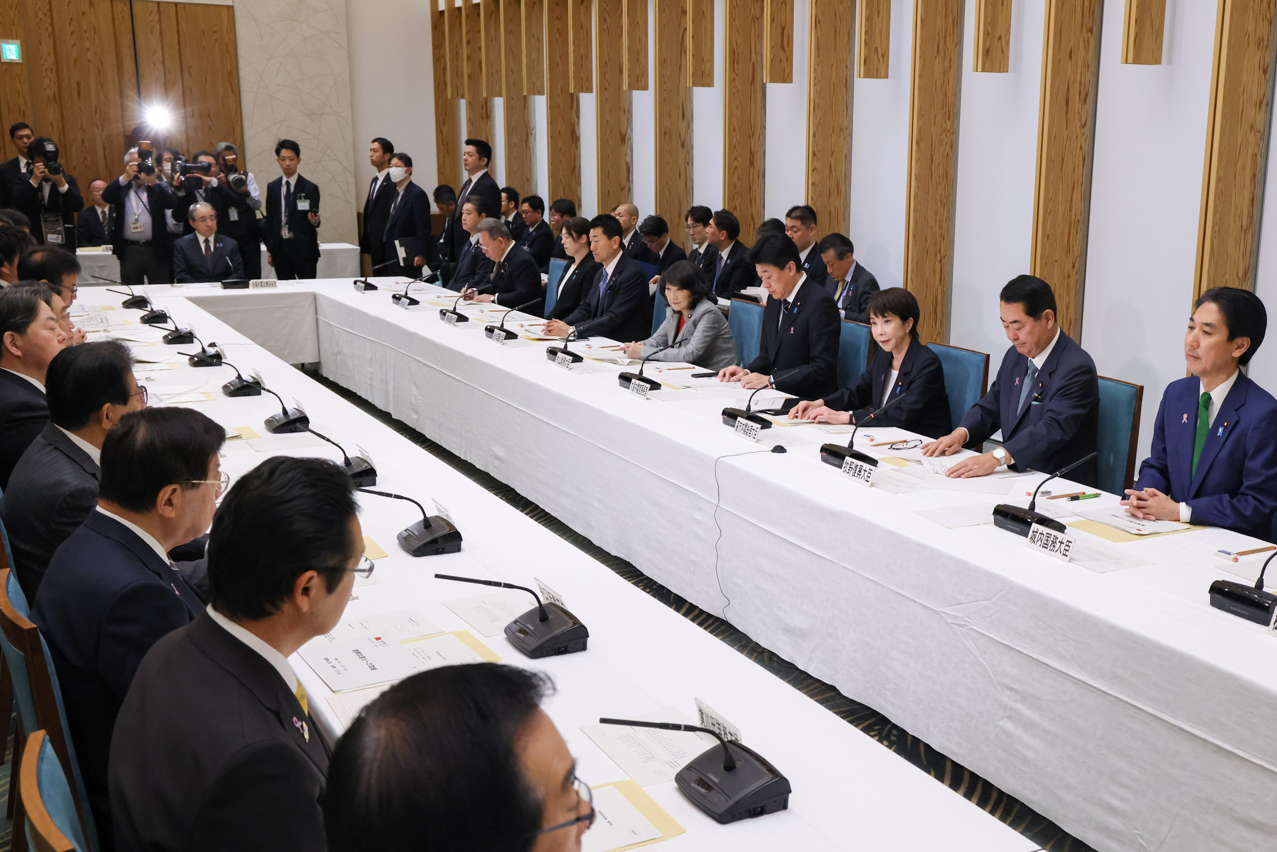 Prime Minister Takaichi wrapping up the meeting (3)