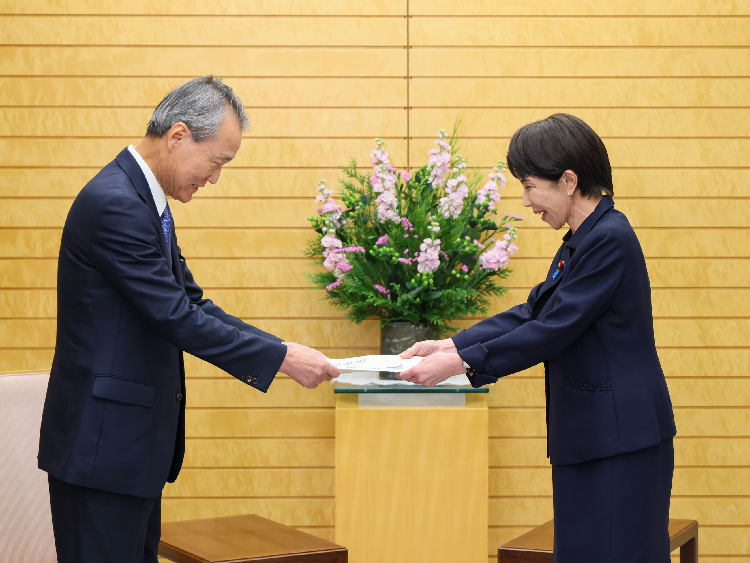 Prime Minister Takaichi receiving a courtesy call (2)