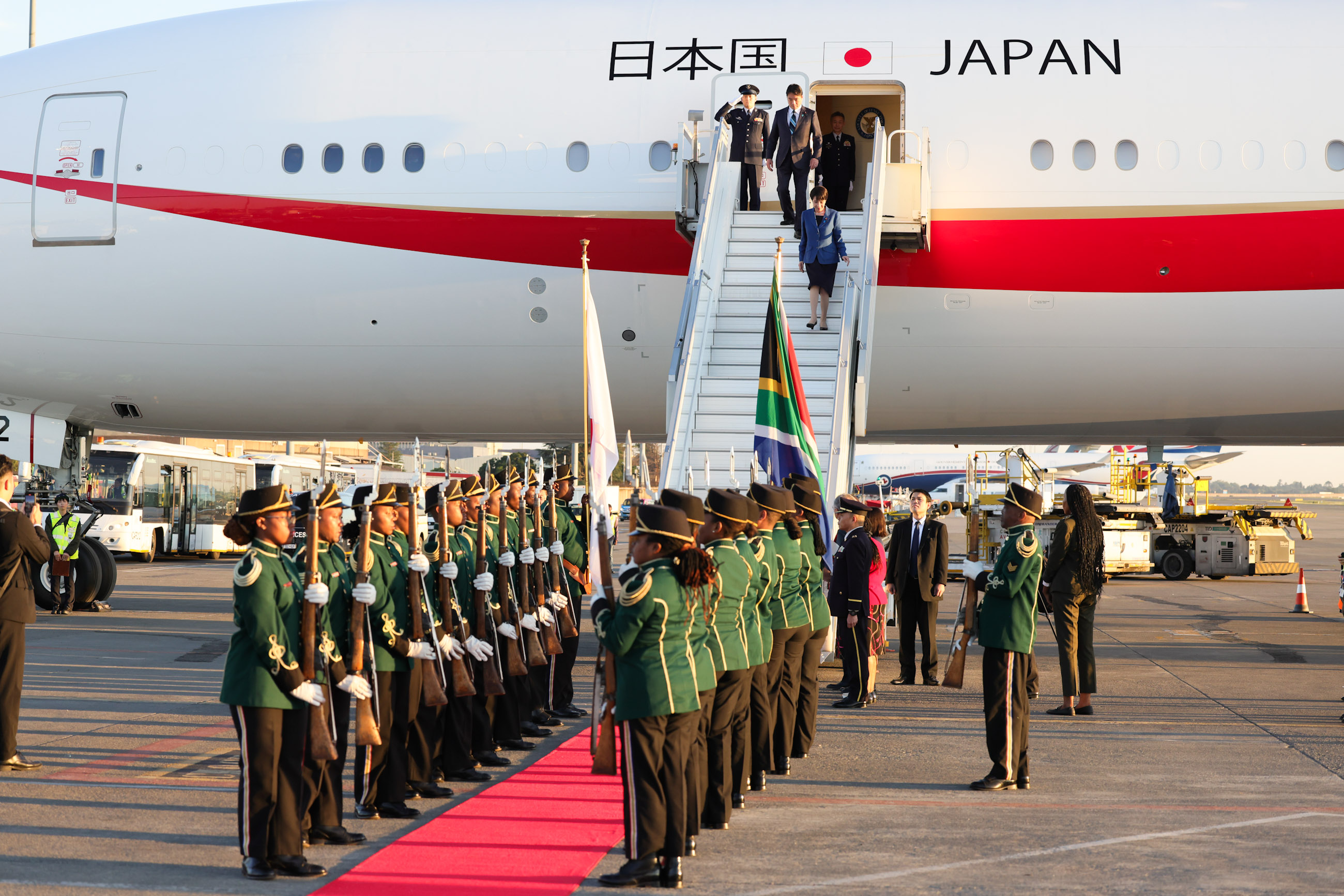 Prime Minister Takaichi arriving in Johannesburg (2)