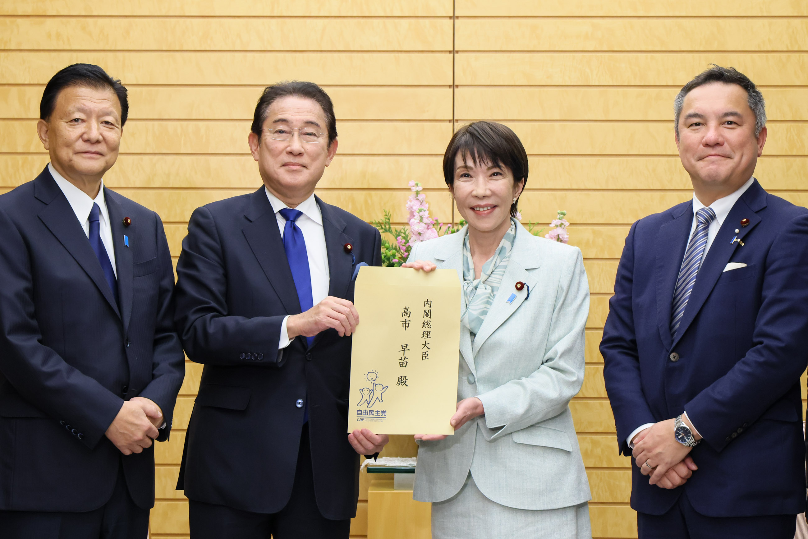 Prime Minister Takaichi receiving a proposal (2)
