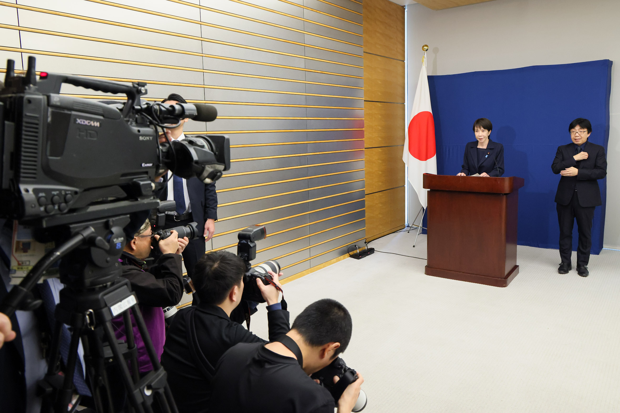 Prime Minister Takaichi holding a press conference as part of the drill (2)