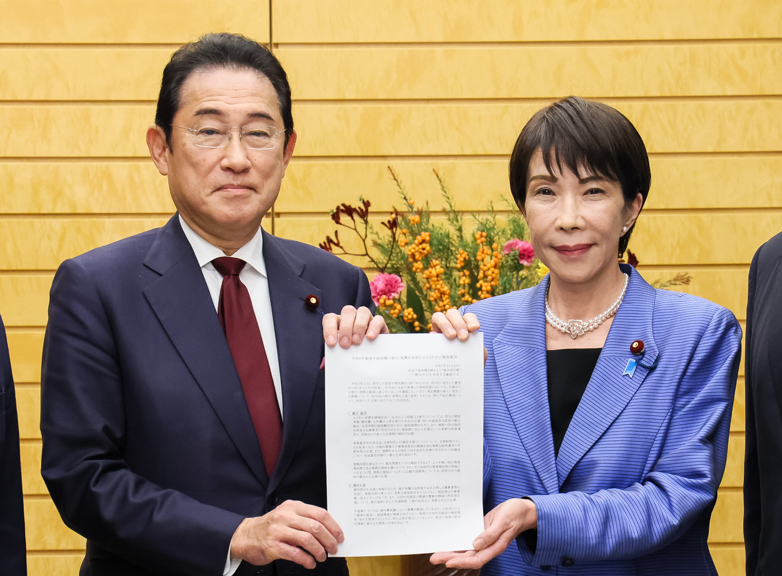 Prime Minister Takaichi receiving a proposal (2)