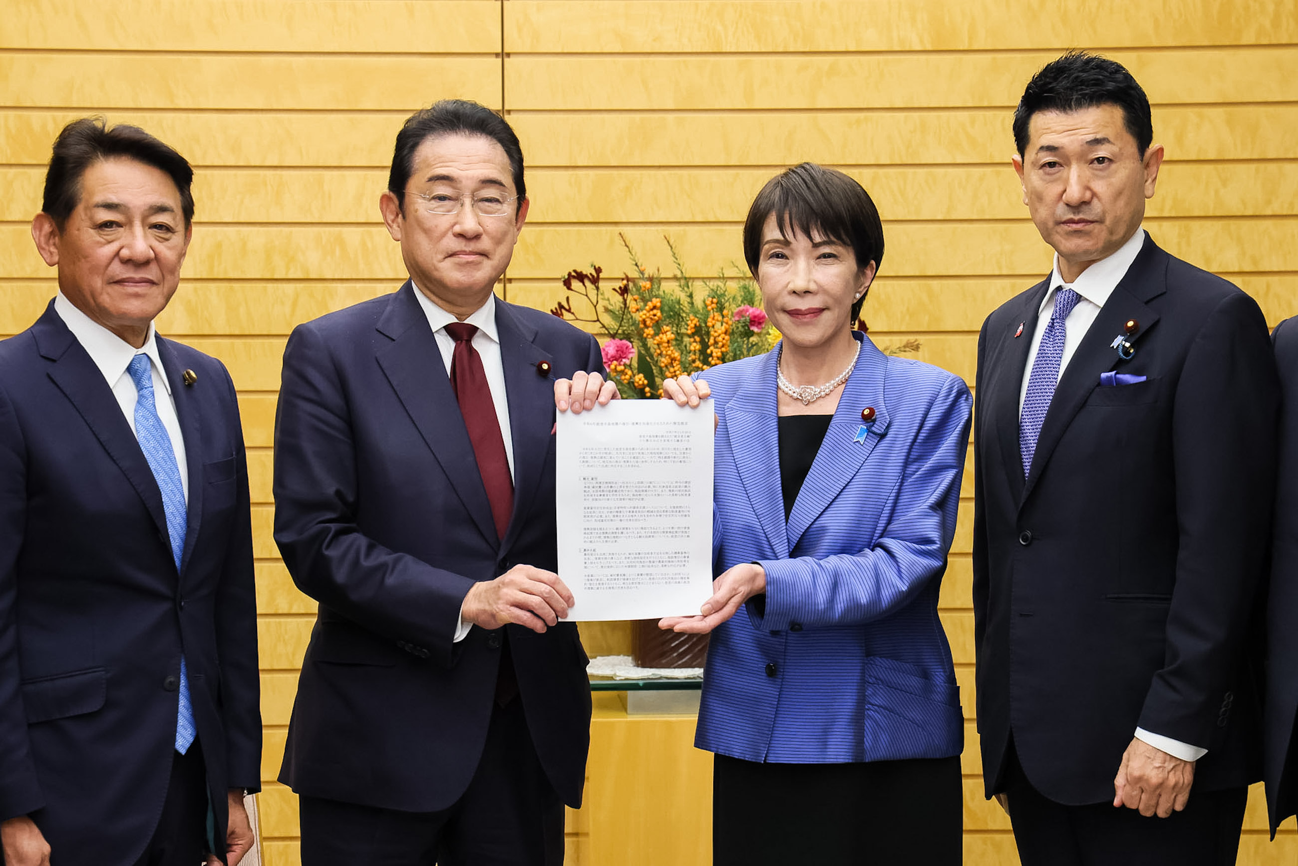 Prime Minister Takaichi receiving a proposal (3)