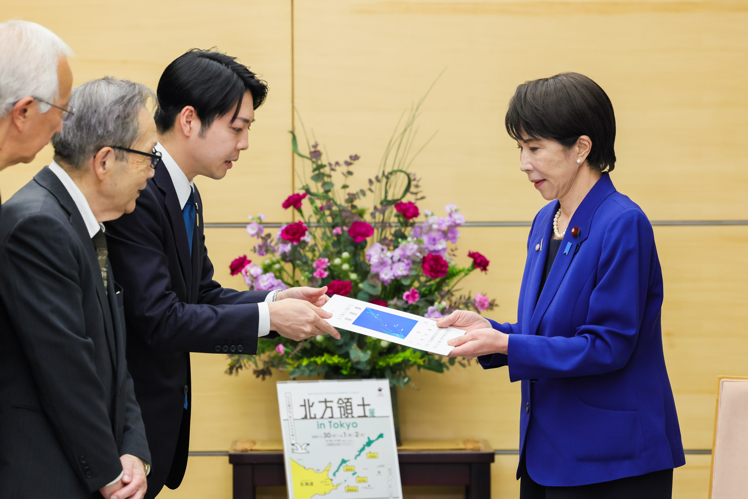 Prime Minister Takaichi receiving a request (2)