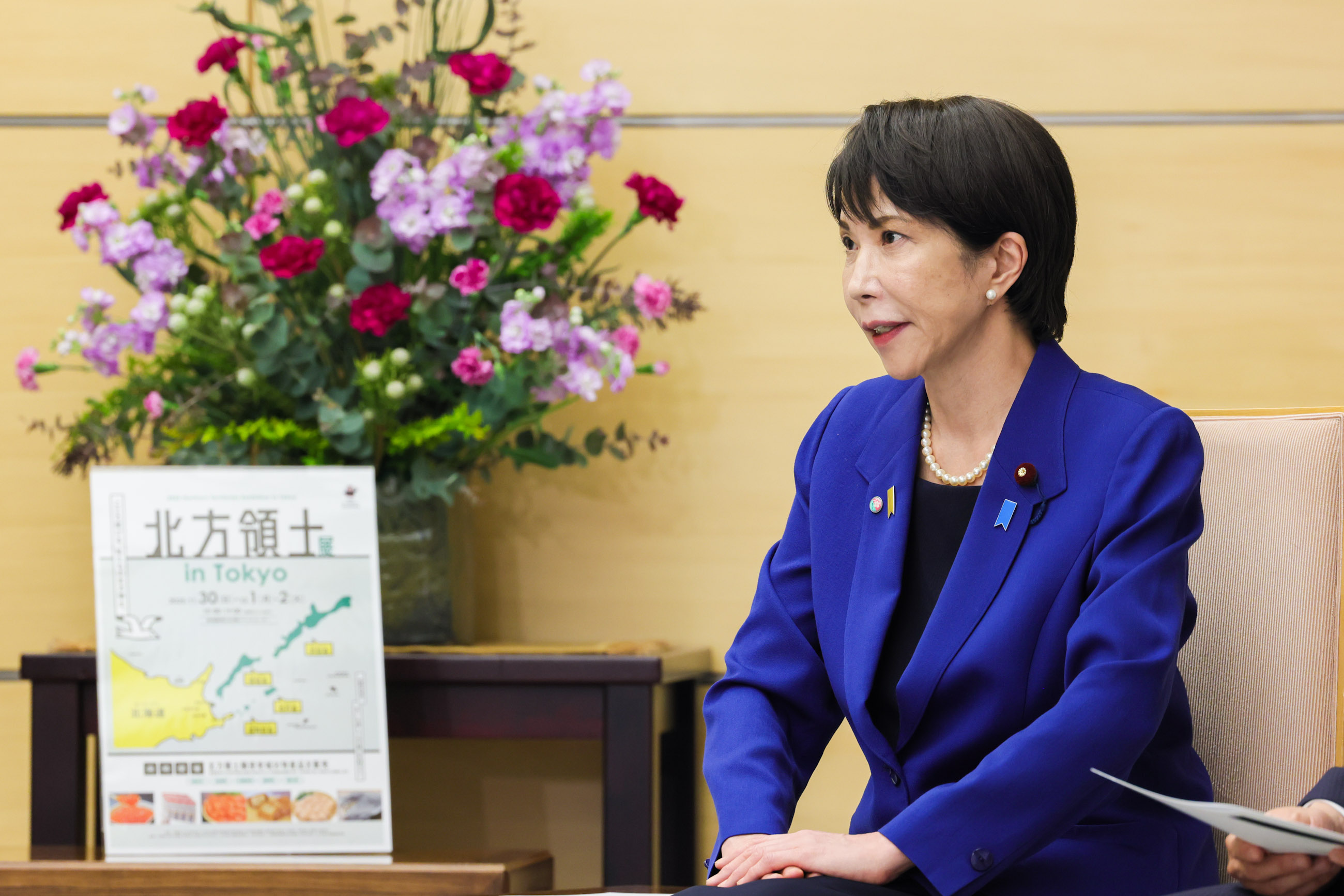 Prime Minister Takaichi receiving a request (9)