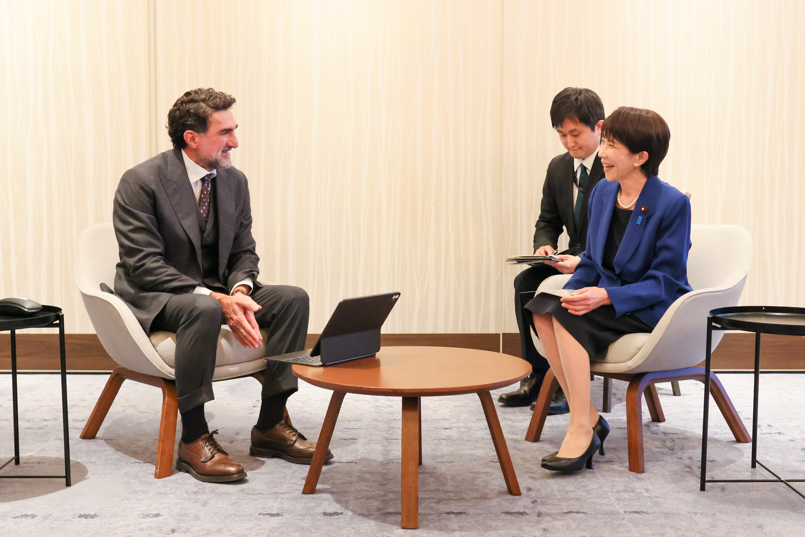 Prime Minister Takaichi meeting with Governor Al-Rumayyan of the Public Investment Fund (PIF) (2)