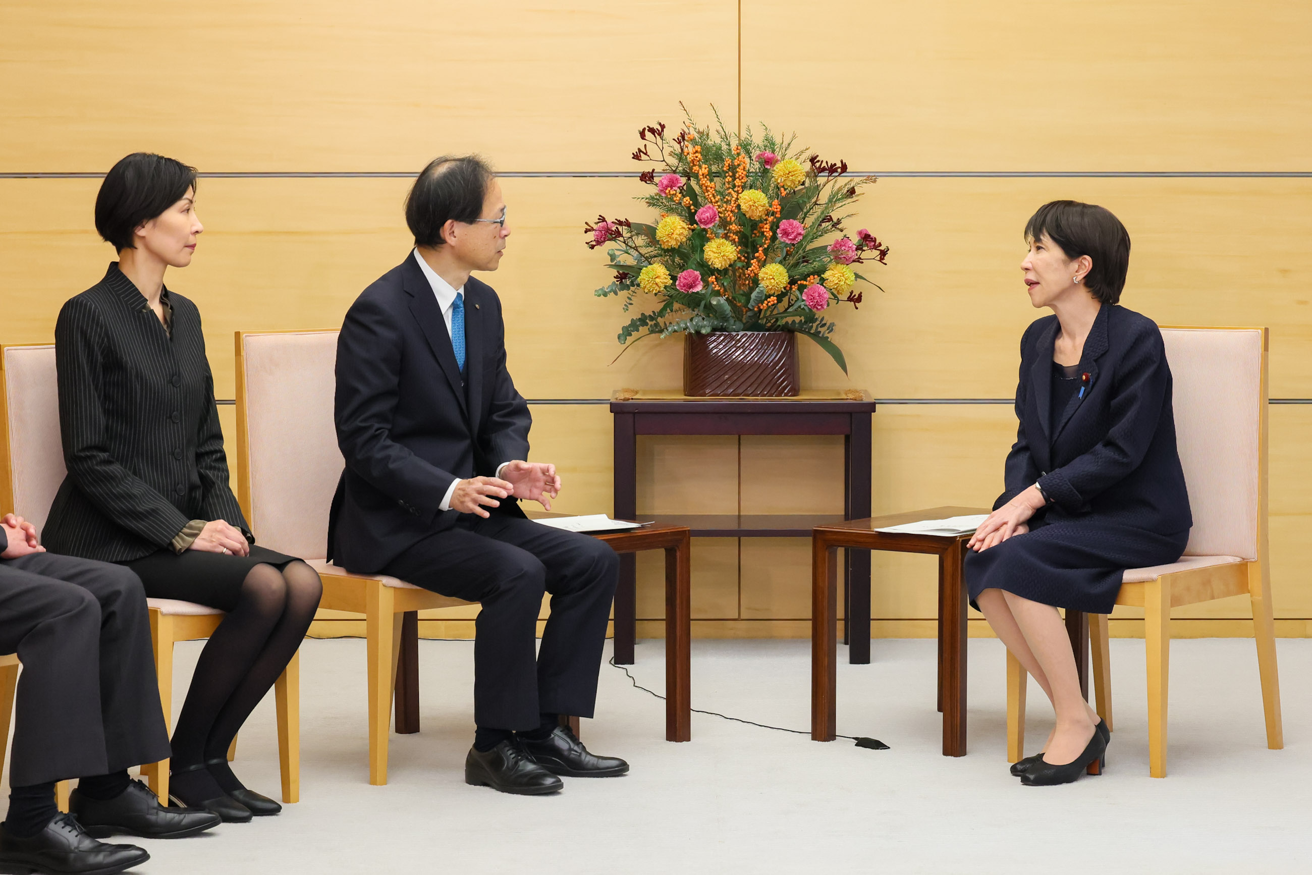 Prime Minister Takaichi receiving a request (4)