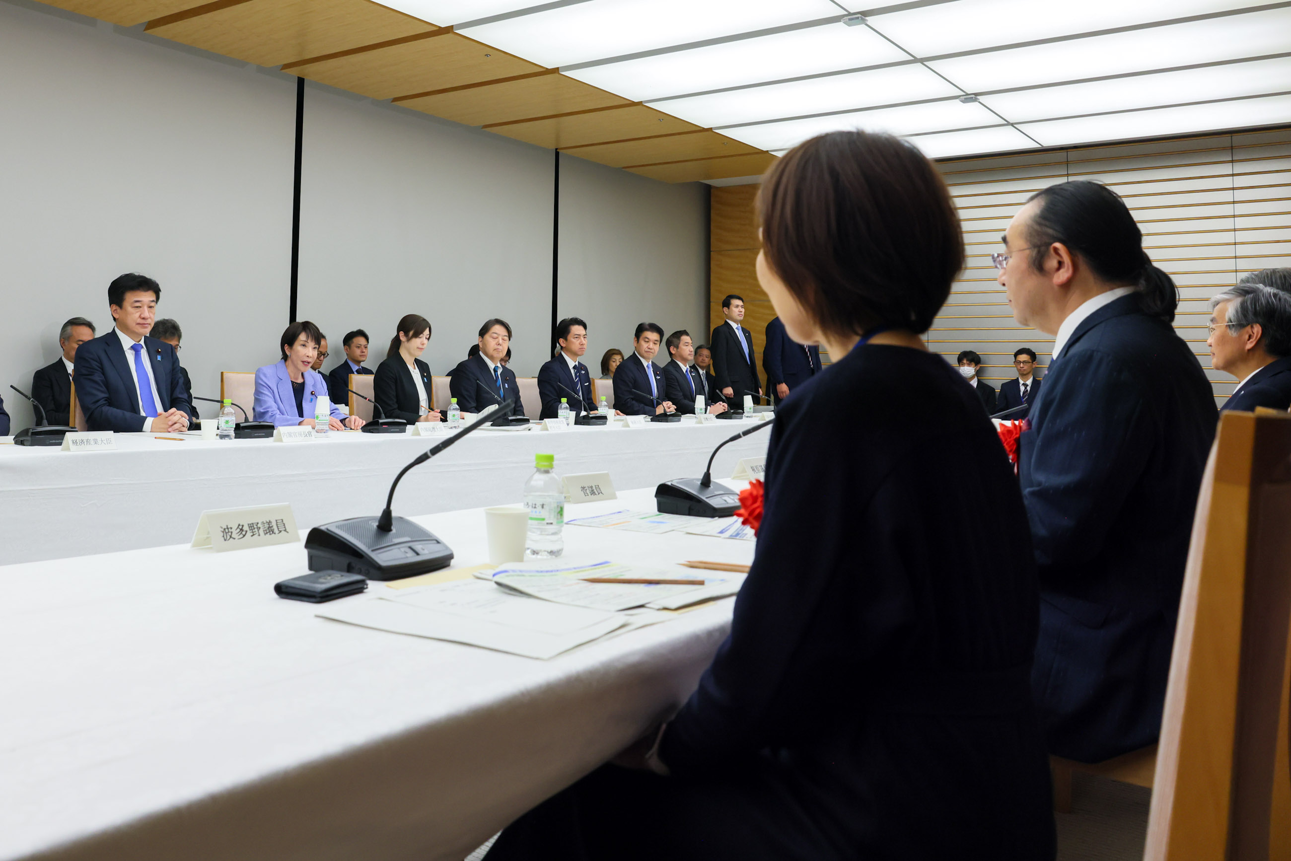 Prime Minister Takaichi wrapping up the meeting (3)
