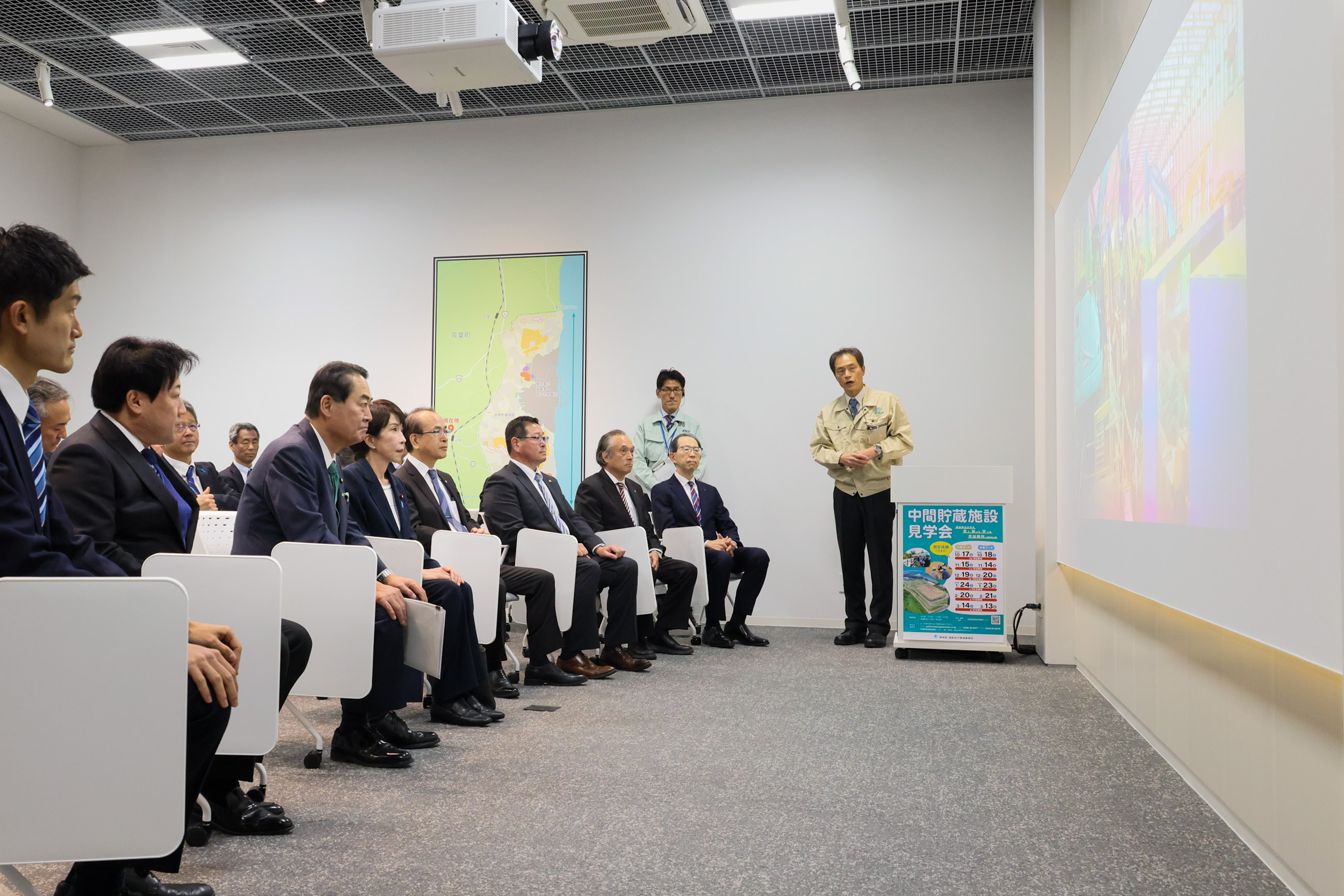 Prime Minister Takaichi observing the Interim Storage Information Center (1)