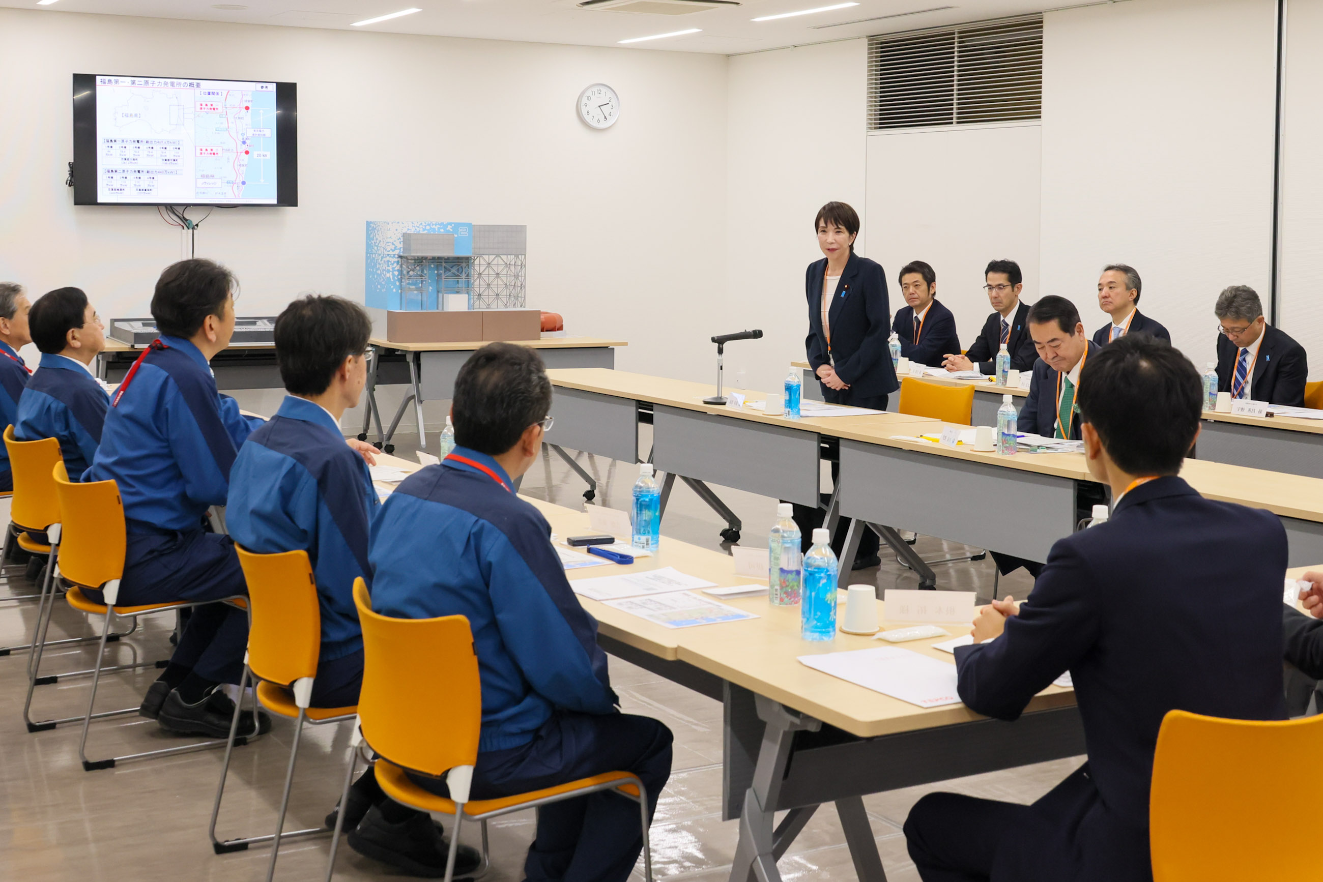 Prime Minister Takaichi visiting the nuclear power plant (2)
