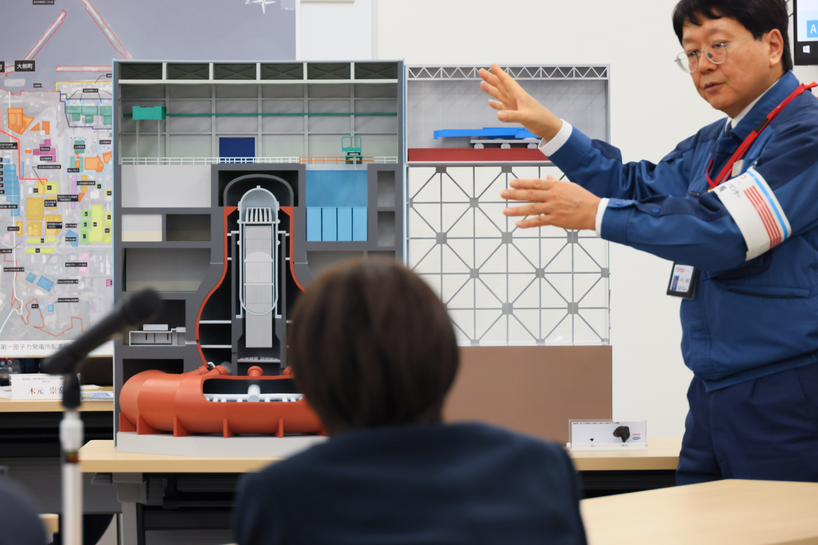 Prime Minister Takaichi visiting the nuclear power plant (3)