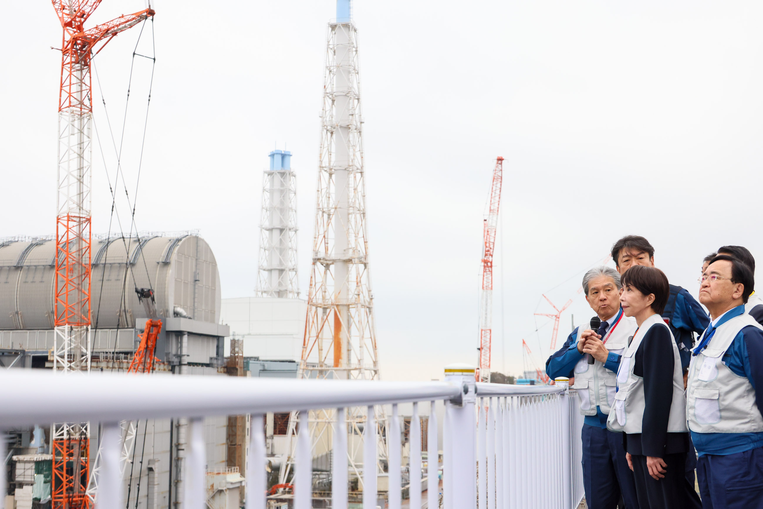 Prime Minister Takaichi visiting the nuclear power plant (4)