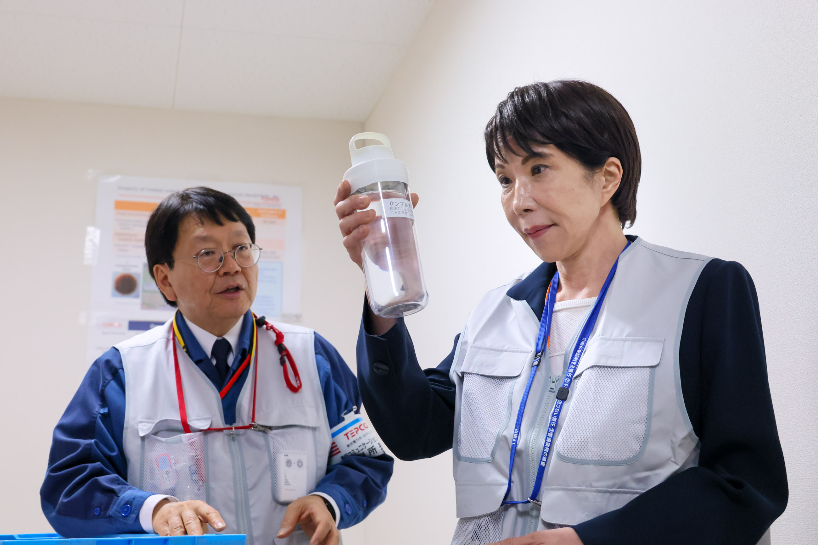 Prime Minister Takaichi visiting the nuclear power plant (7)
