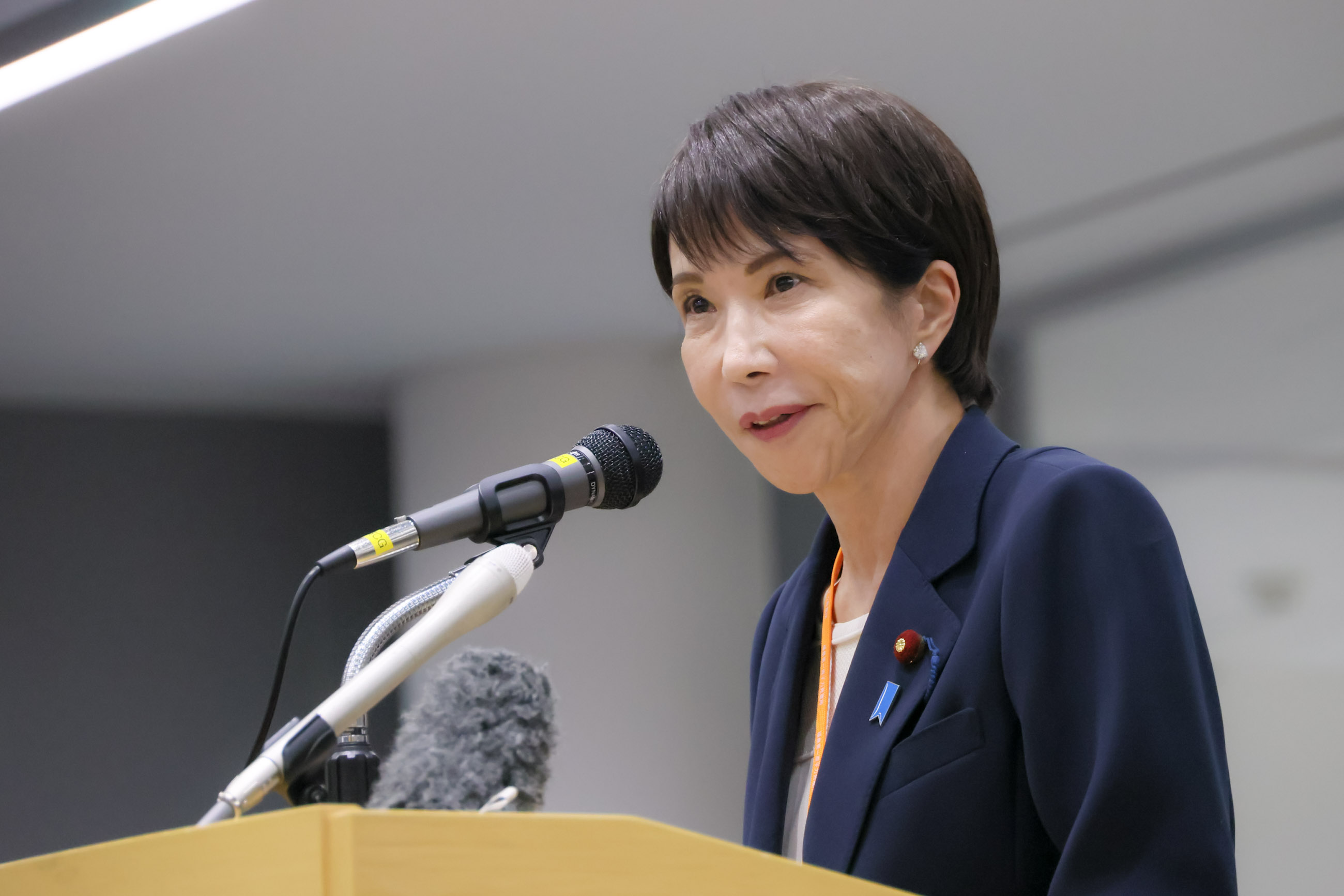 Prime Minister Takaichi offering words of encouragement to the staff (2)