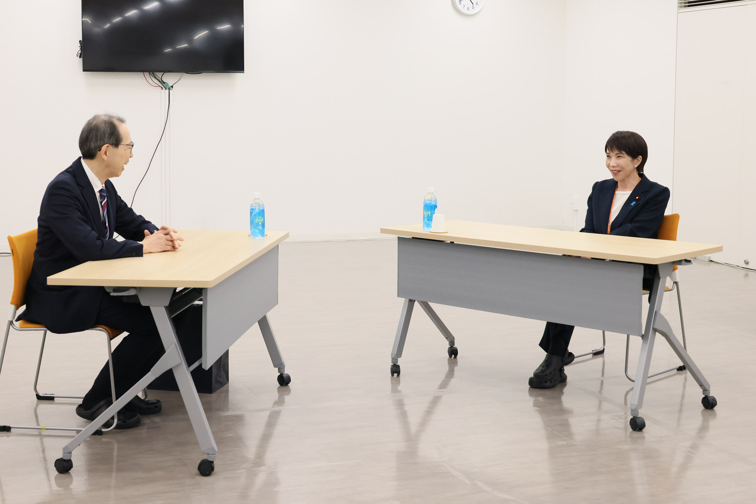 Prime Minister Takaichi meeting with Governor Uchibori of Fukushima Prefecture (3)