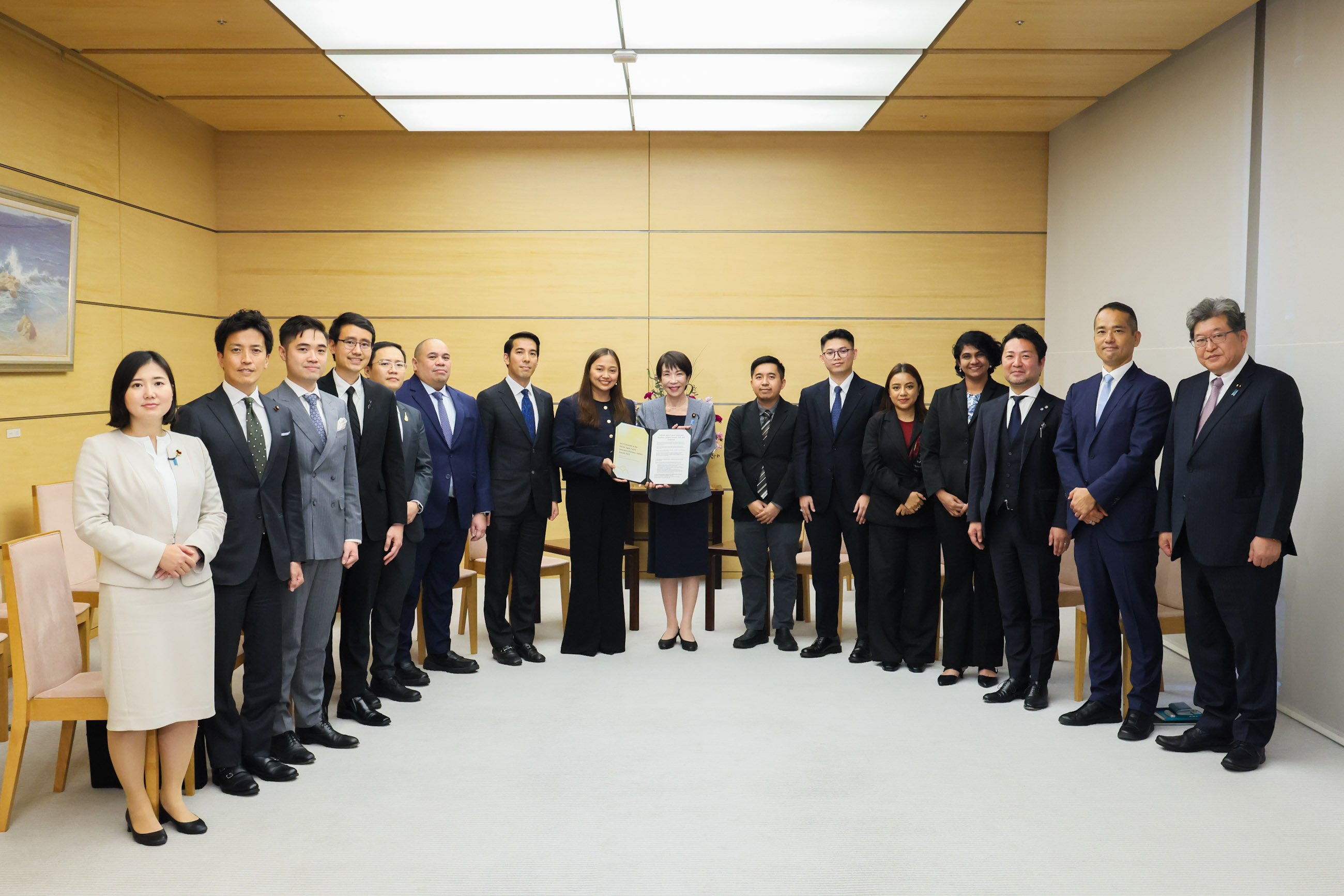 Prime Minister Takaichi receiving a proposal (8)